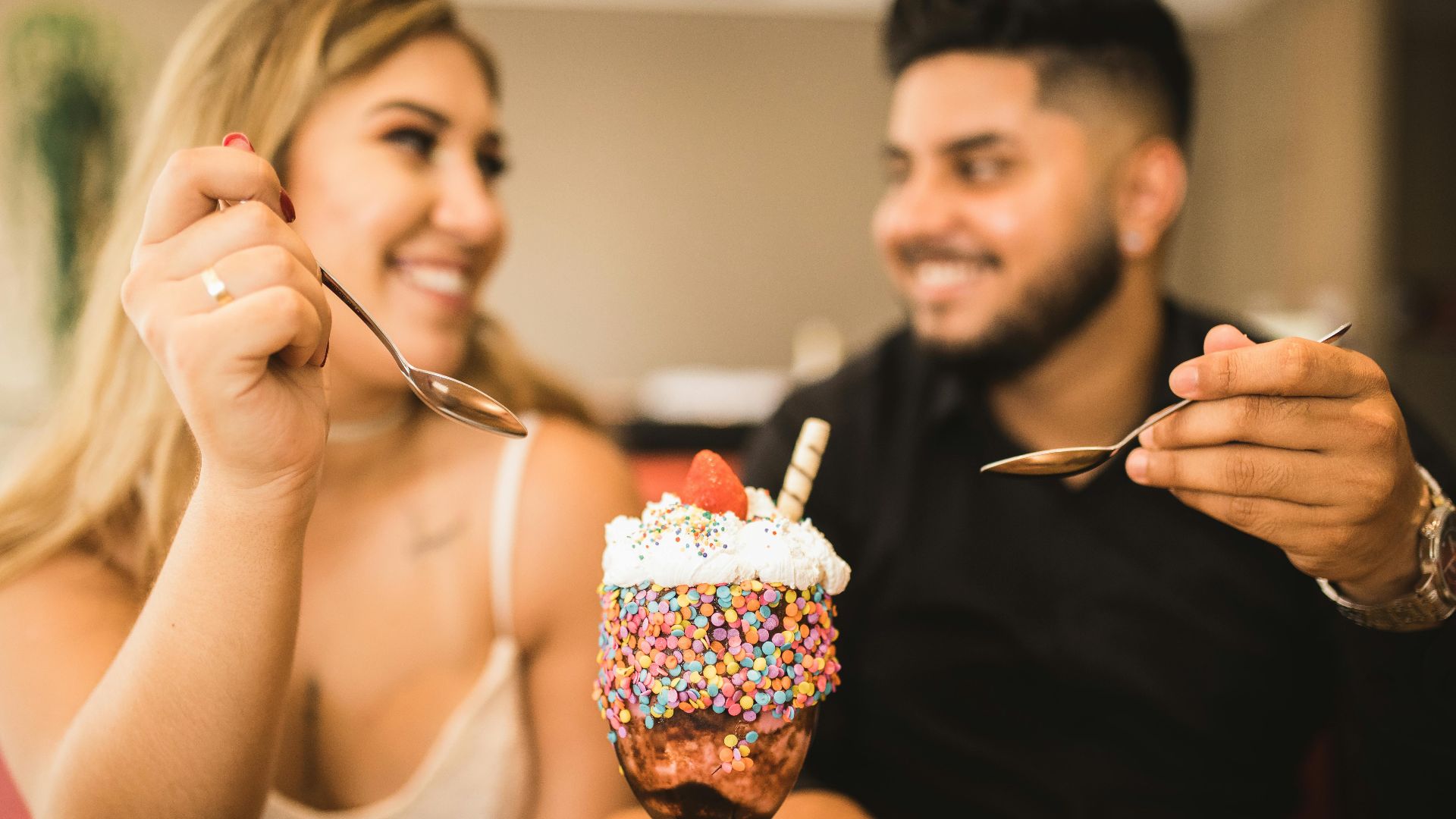 3. Organisez une soirée raffinée avec uniquement des desserts