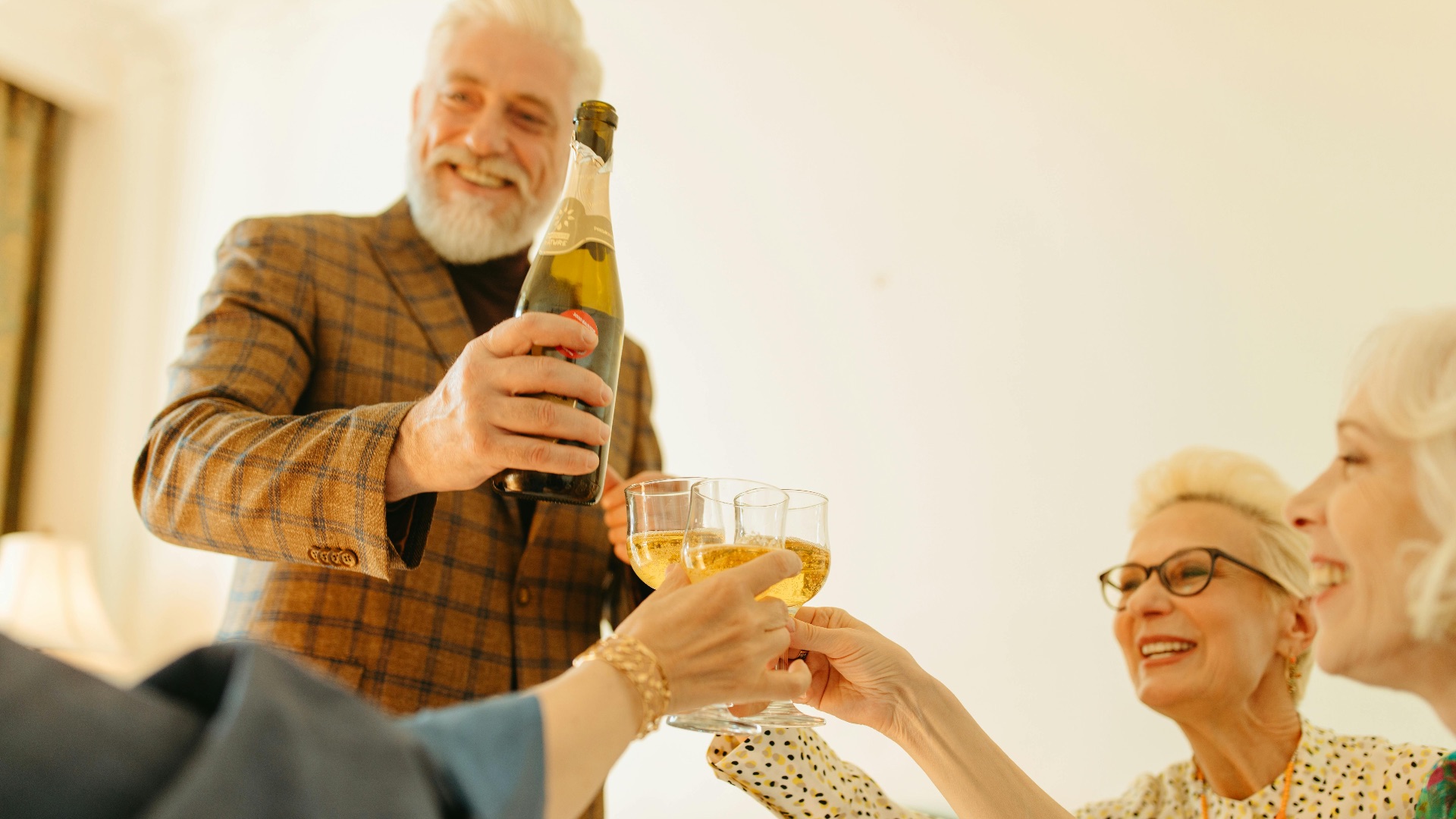 8. Vous entretenez vos amitiés et vos habitudes sociales