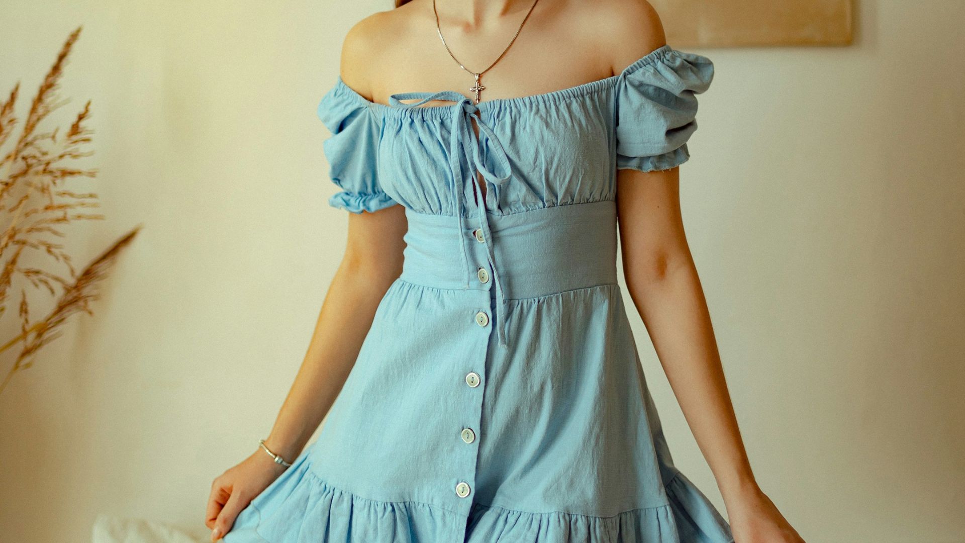 4. La robe midi ajustée et évasée