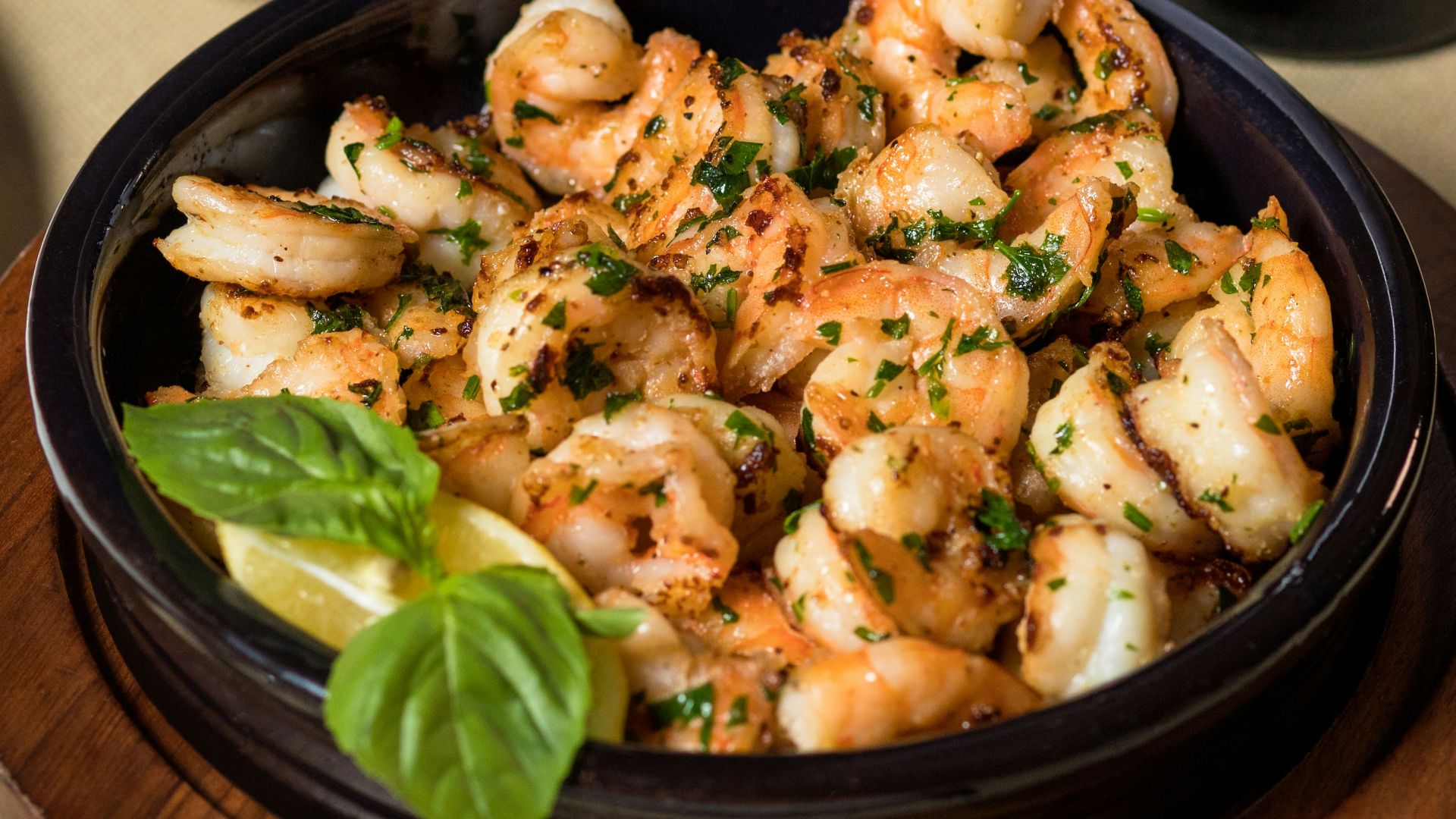 6. Crevettes grillées avec riz brun