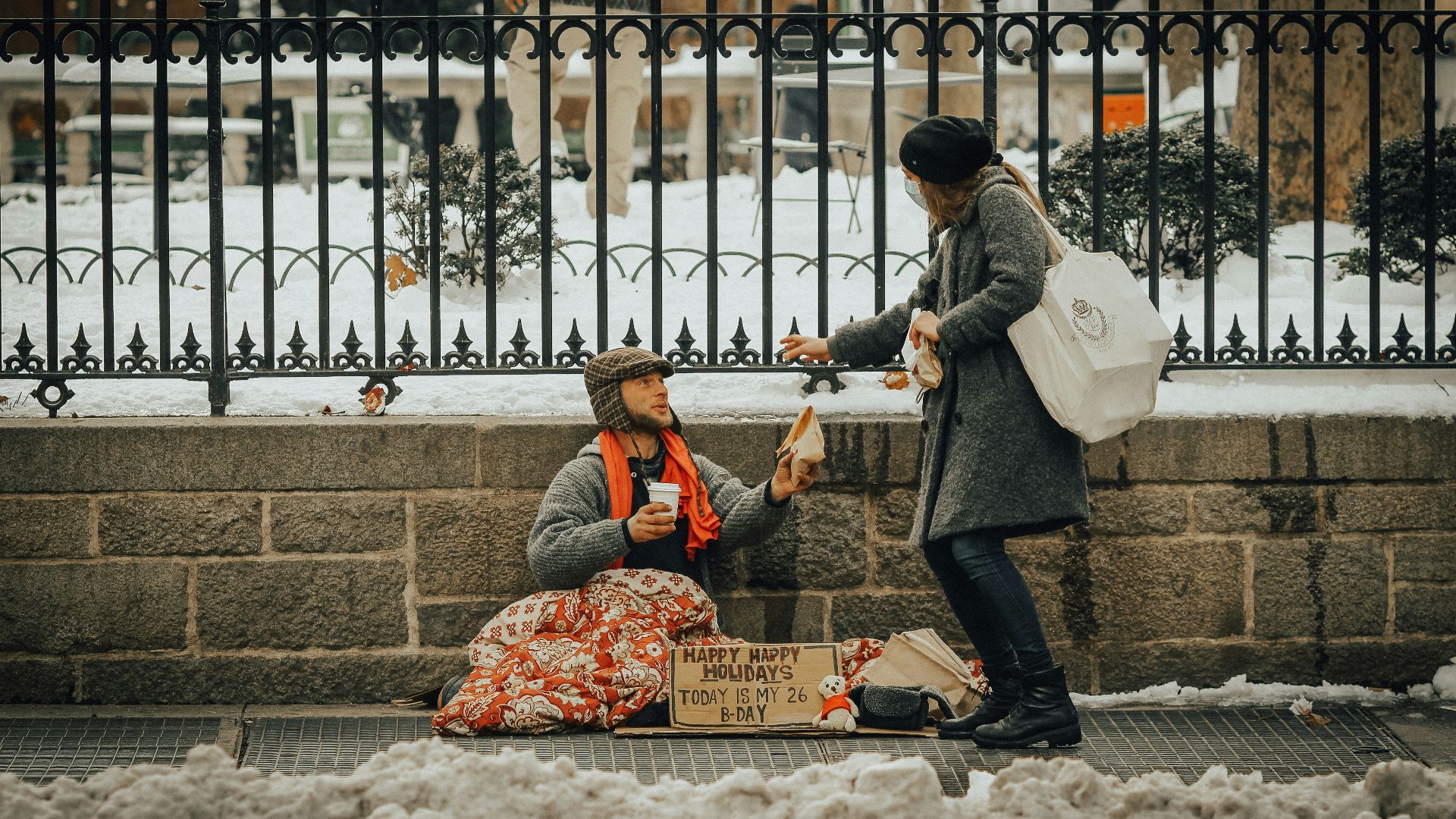 6. La pauvreté extrême a diminué, ce qui réduit certaines pressions