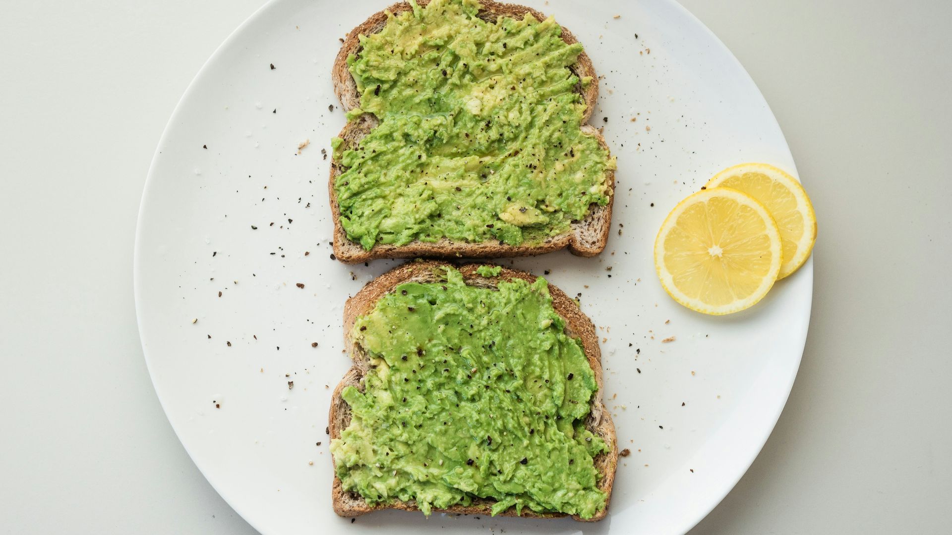 4. Toast à l'avocat sur pain complet 