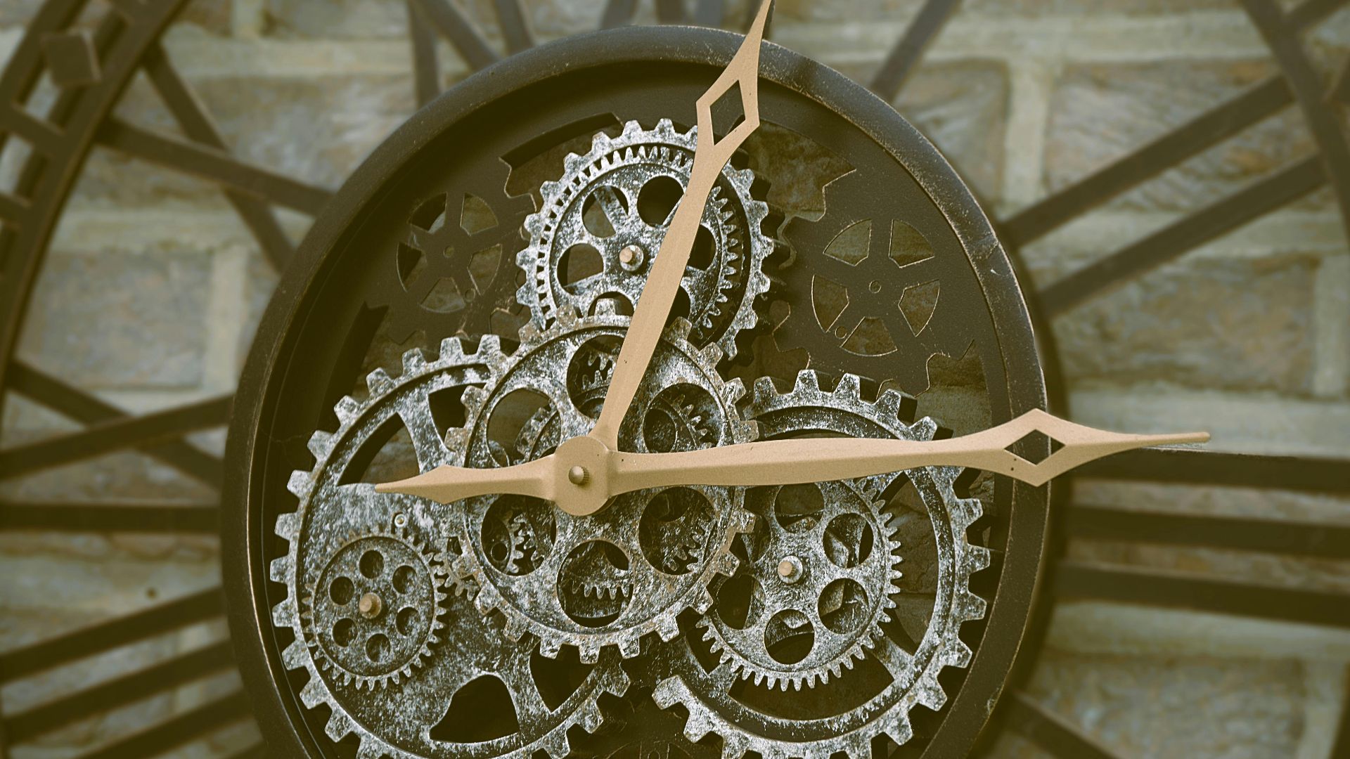 14. Horloge steampunk à alternateur