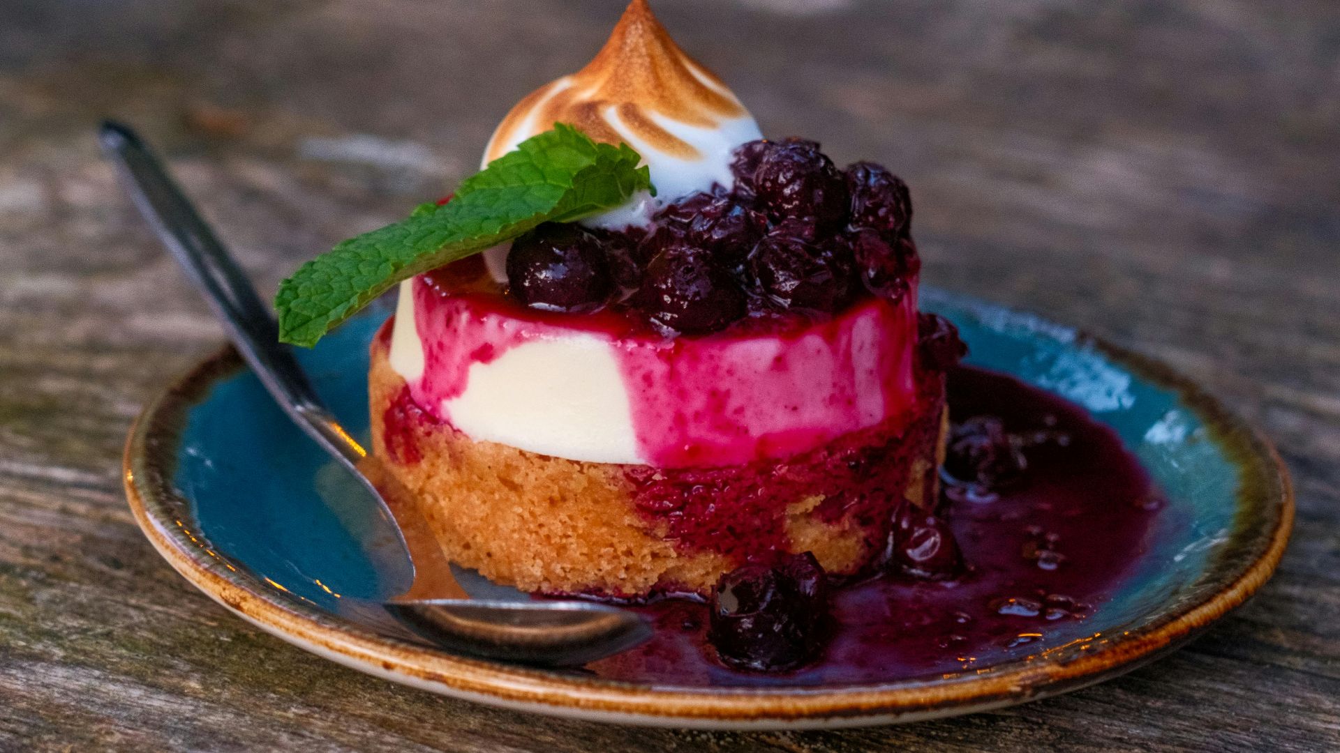 5. Avoine préparée la veille au fromage blanc et aux myrtilles avec crumble de biscuits Graham