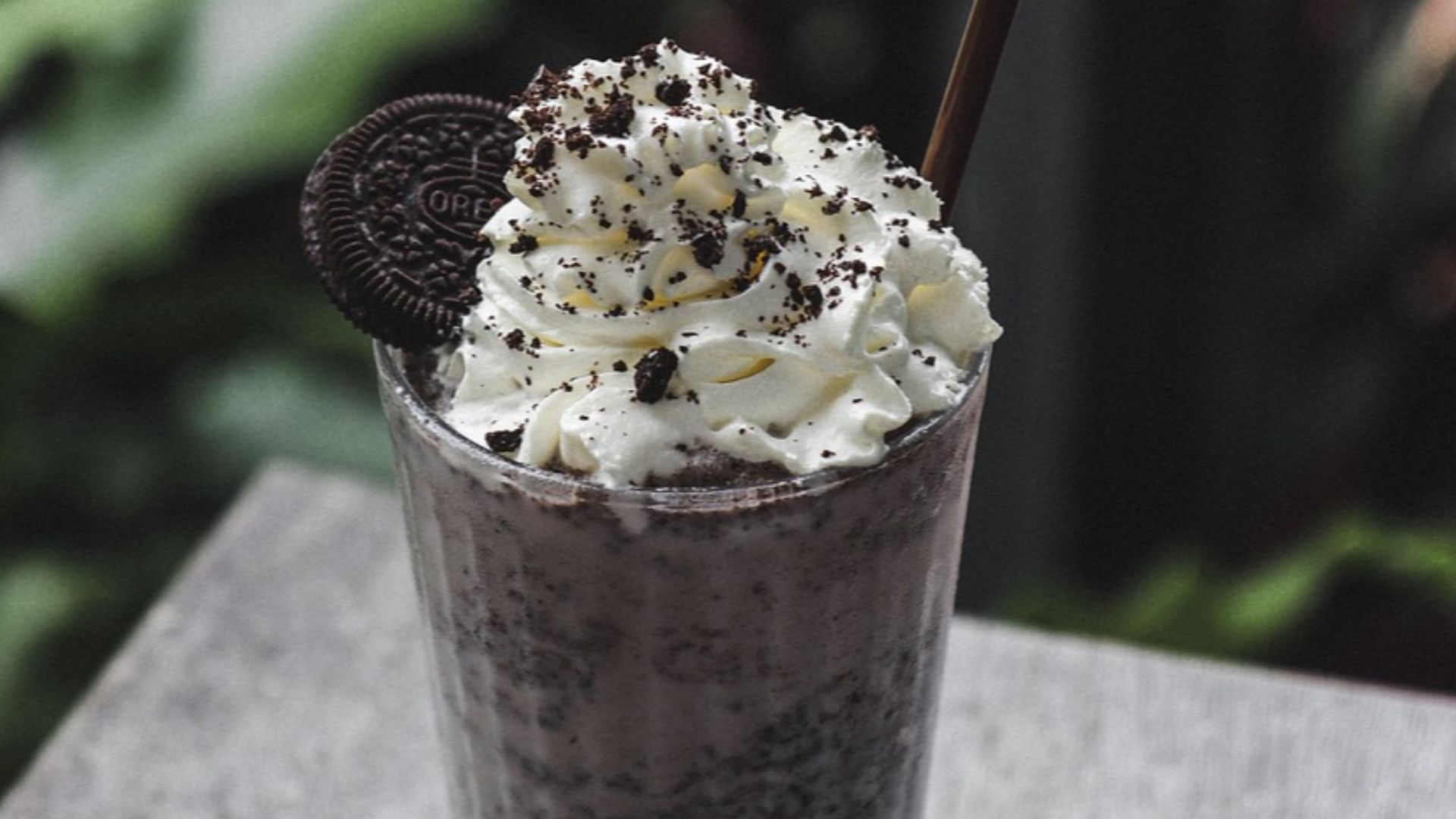 11. Avoine préparée la veille avec des cookies et de la crème, et des Oreos écrasés
