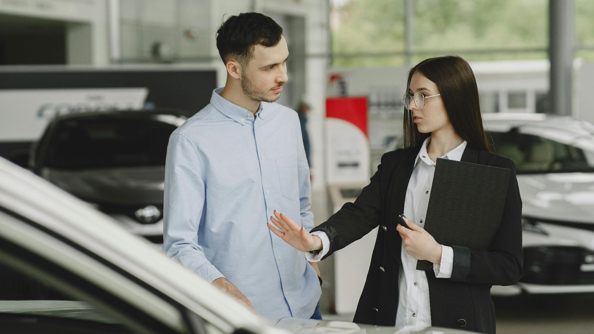 20 erreurs que les gens commettent lorsqu’ils achètent une voiture d’occasion performante