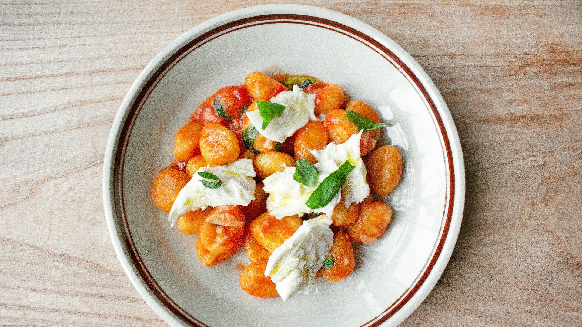4. Gnocchi croustillants aux tomates et à la mozzarella