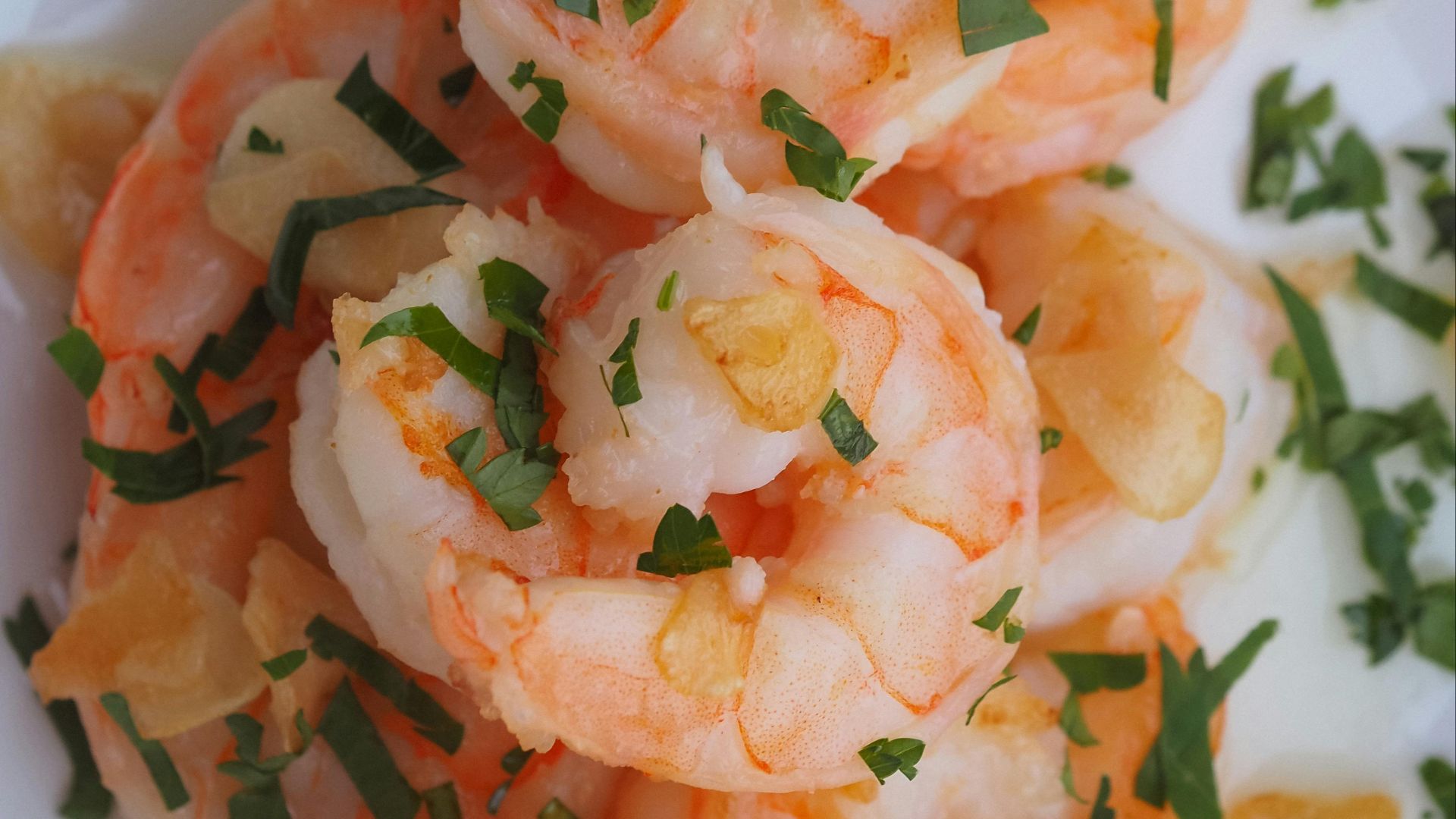 14. Crevettes au beurre à l'ail et riz