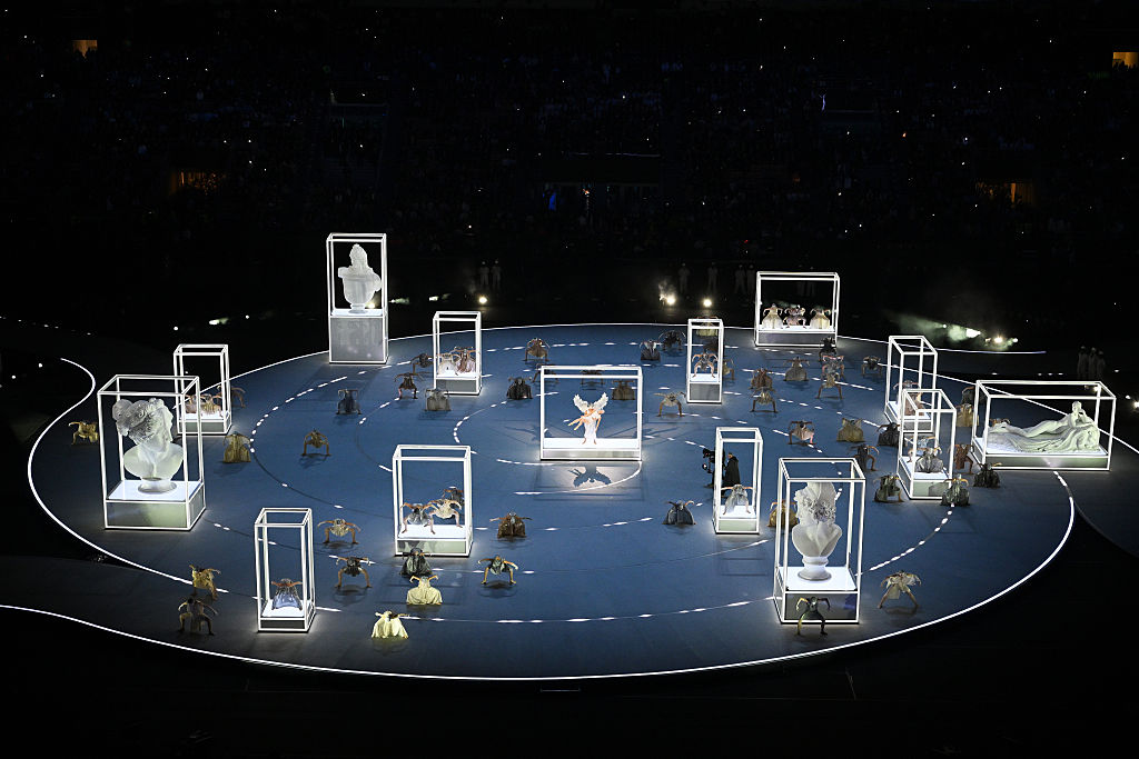 Danseurs, athlètes et artistes issus de diverses régions 