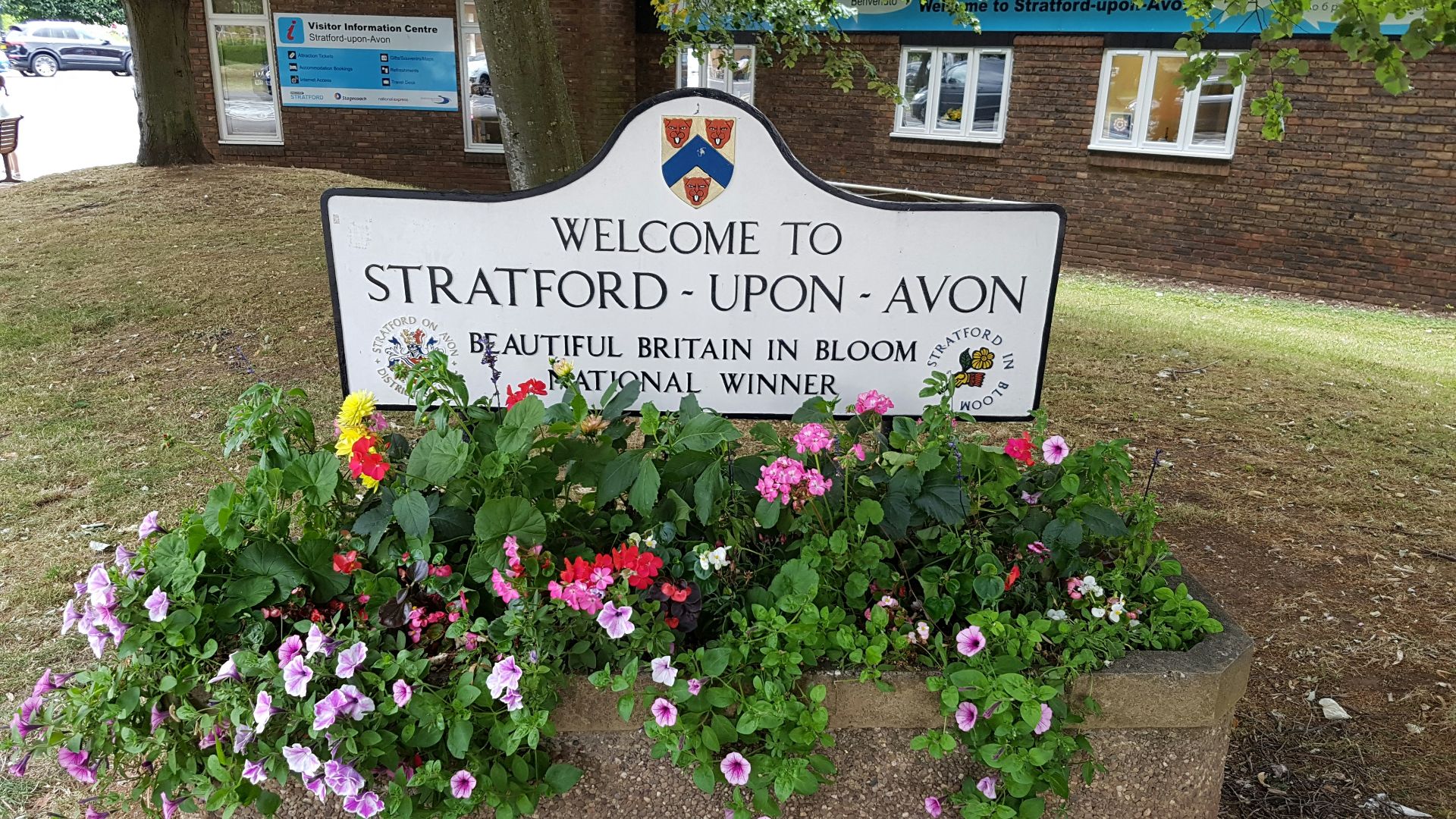 1. Né à Stratford-upon-Avon