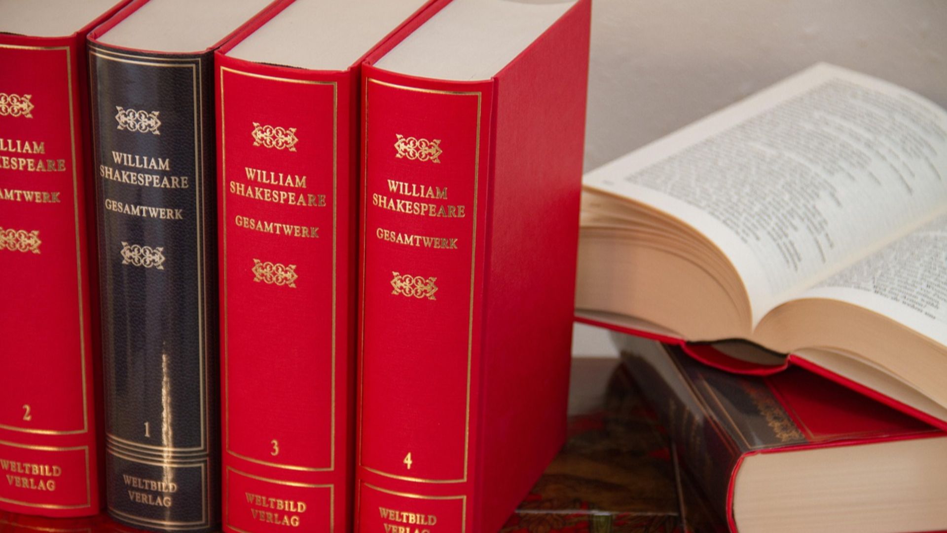 15. Il menait une double vie