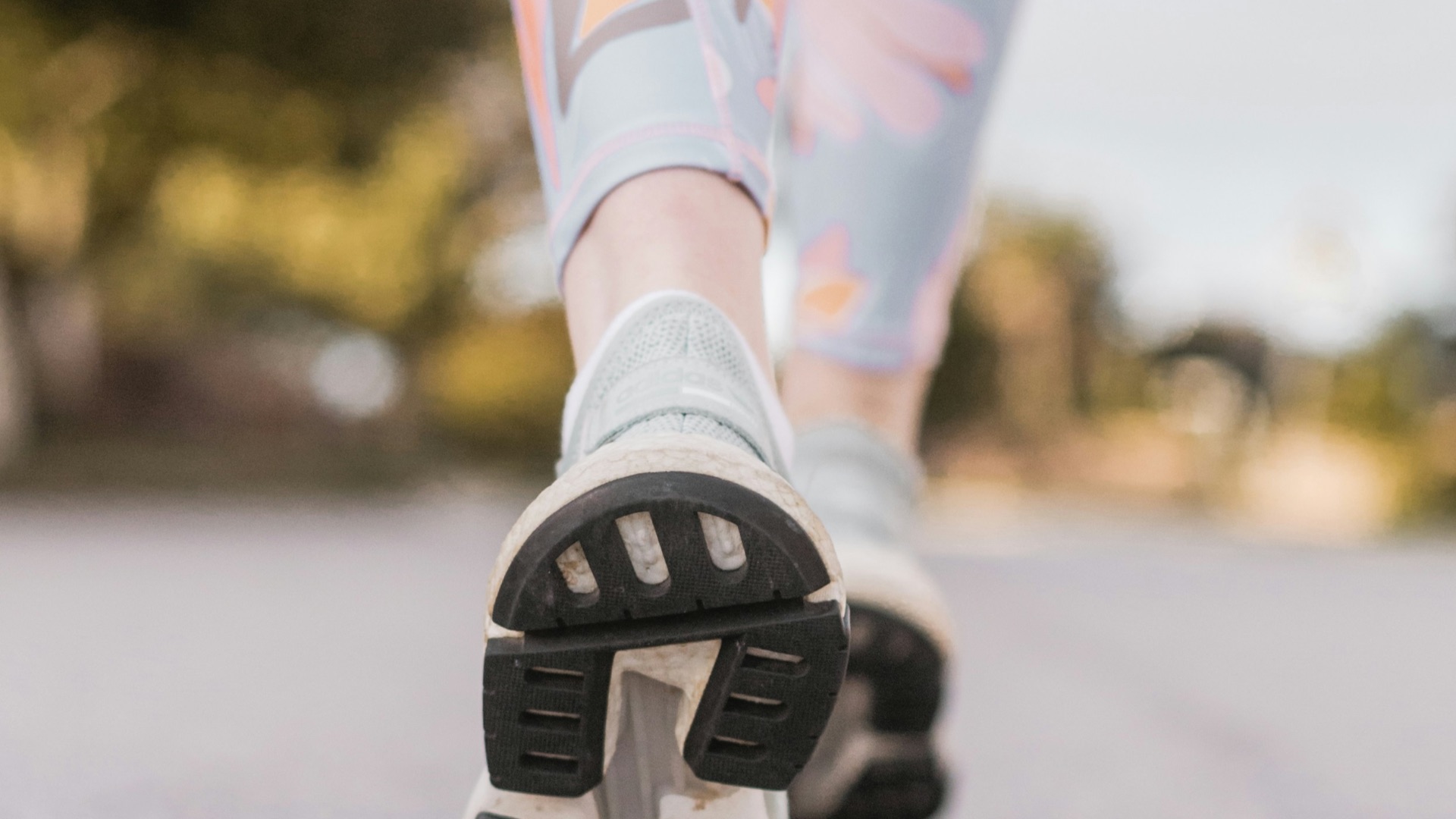 7. Intégrez des exercices de musculation légers pendant la marche
