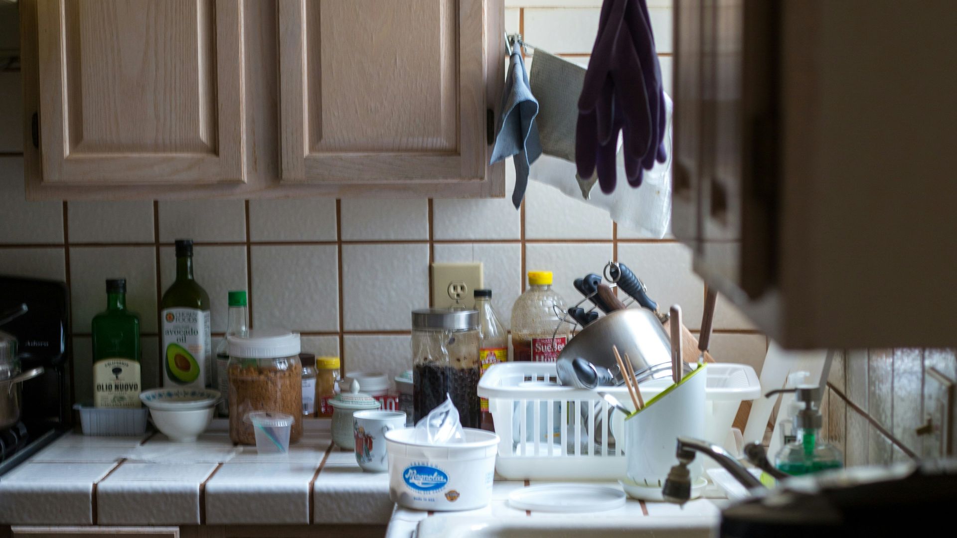 9. Accueillez des gens dans votre maison en désordre