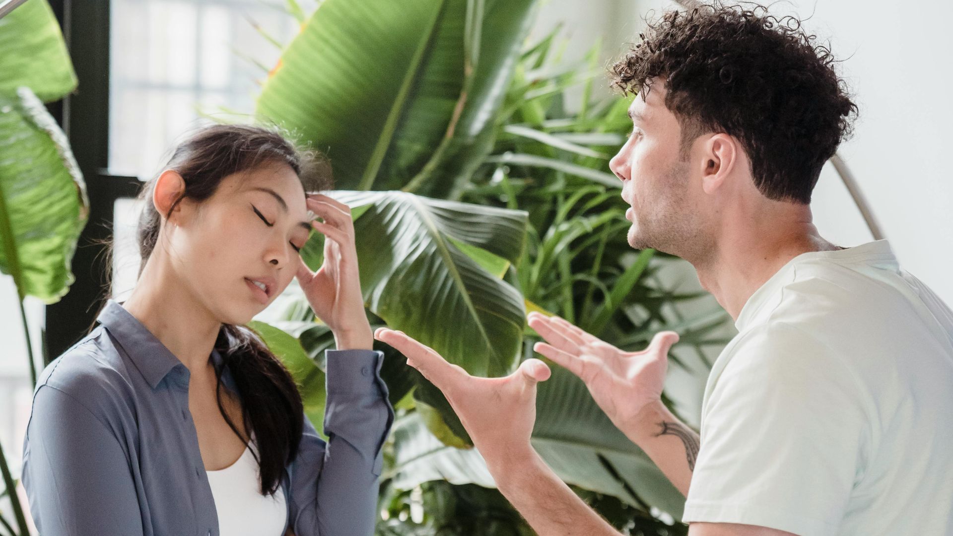 1. Elles transforment chaque problème en une question de ton