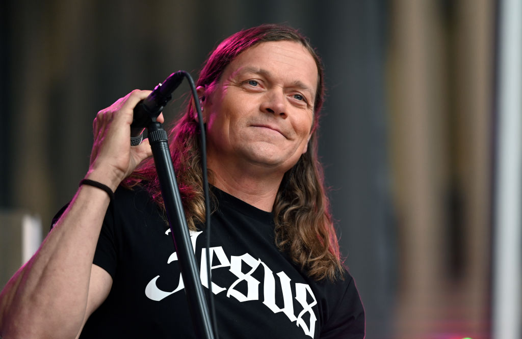 Le chanteur de 3 Doors Down meurt à 47 ans