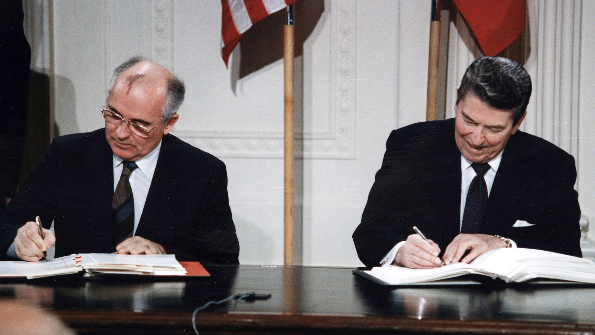 11. Gorbatchev est sapé par les partisans de la ligne dure soviétique