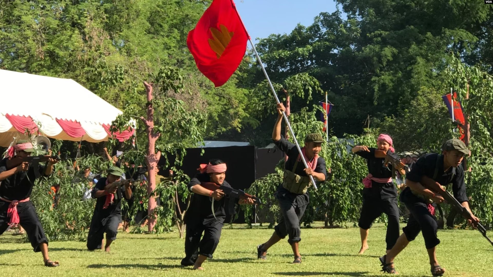 17. Les Khmers rouges trahissent leurs propres révolutionnaires