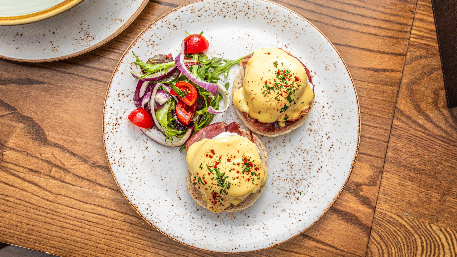 8. Œufs Bénédicte avec sauce hollandaise rapide au mixeur