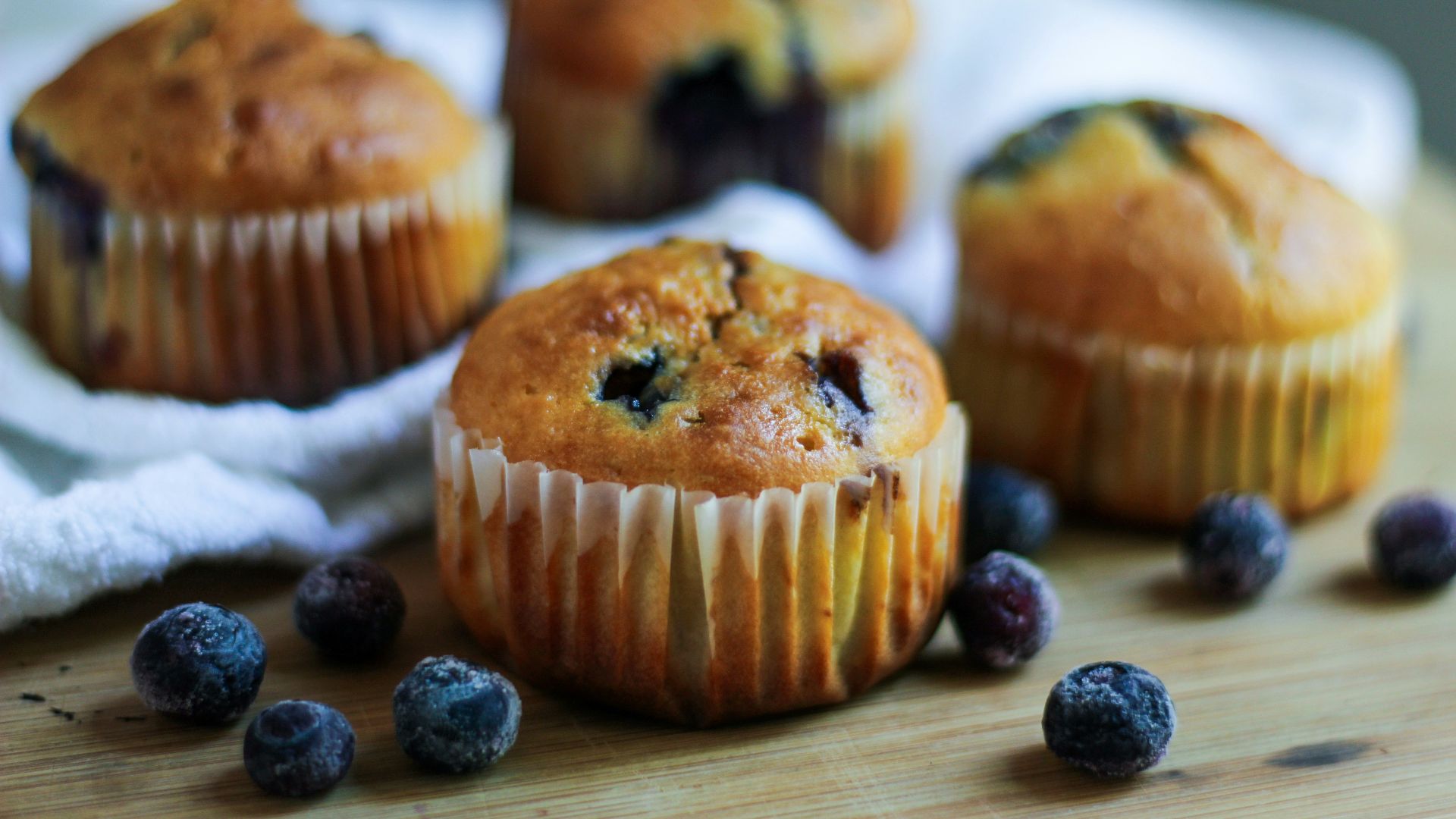 15. Muffins au citron et aux myrtilles avec un glaçage scintillant