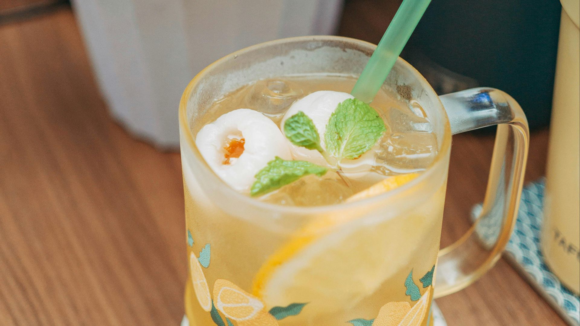 1. Thé au miel, agrumes et menthe de Starbucks