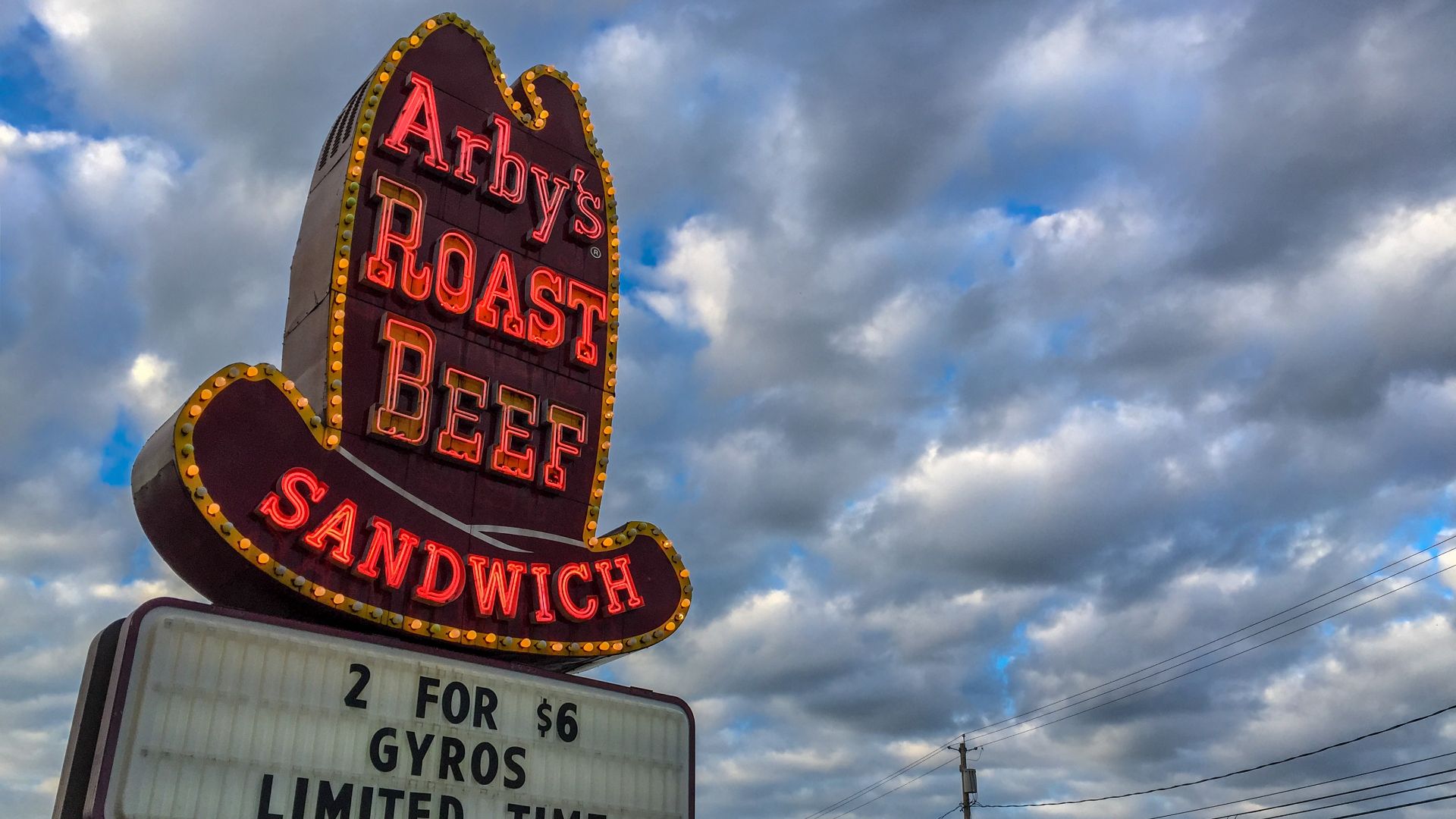13. Le sandwich Meat Mountain-Style d'Arby's