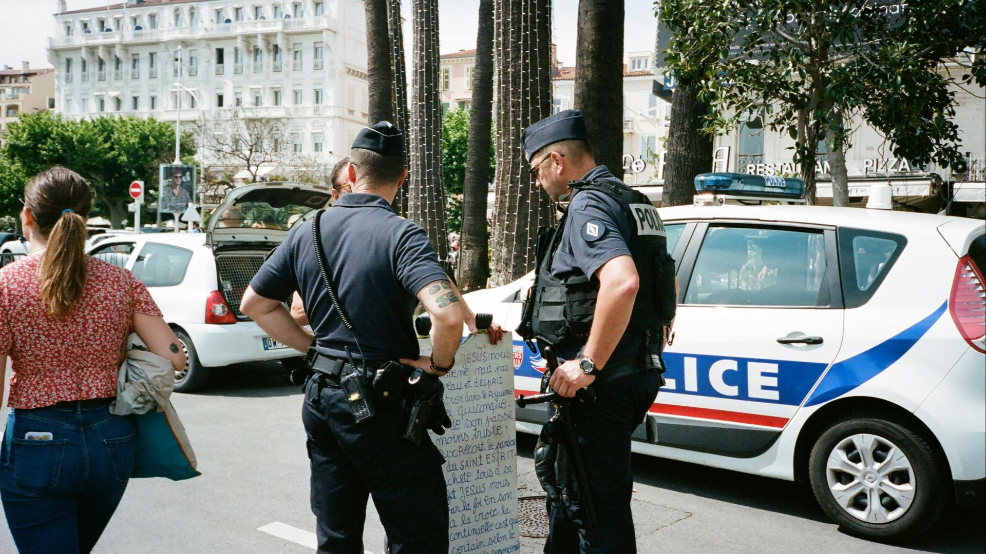3. En présence de véhicules de police, d'ambulances ou d'autres véhicules d'urgence