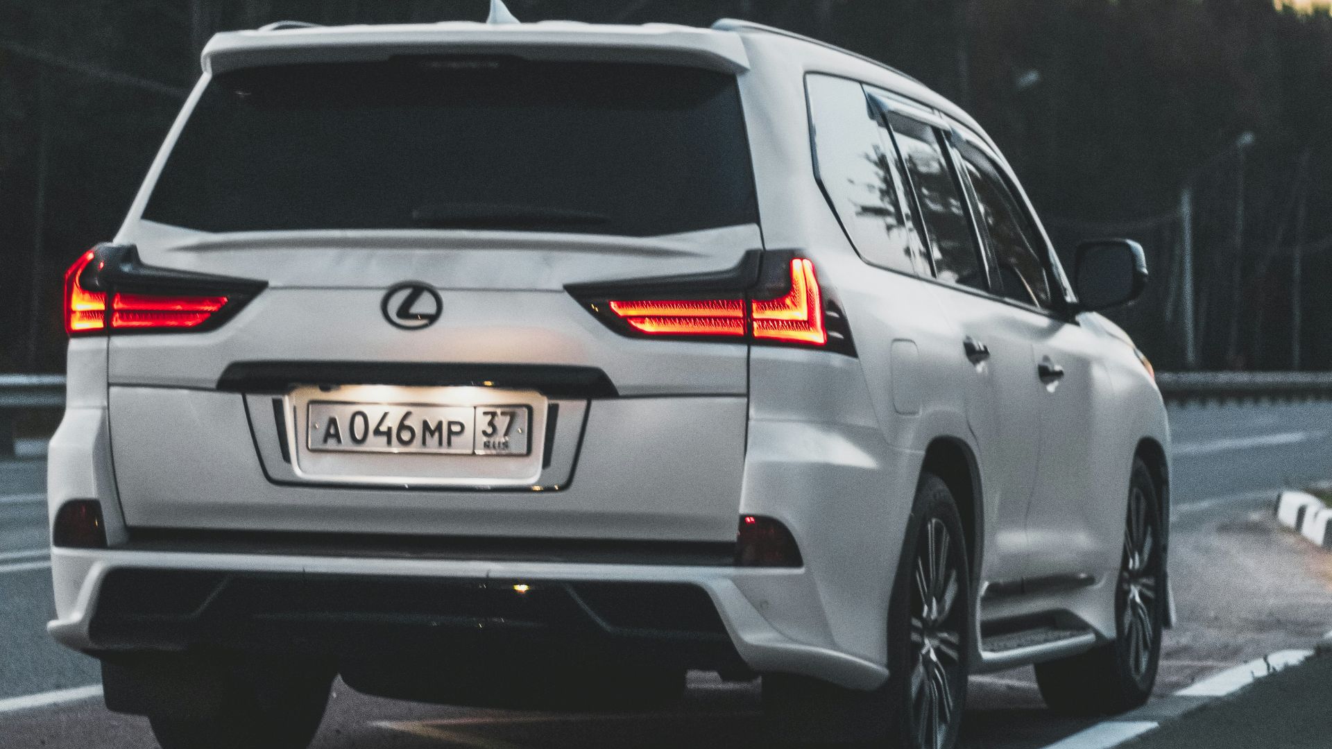8. Lexus LX