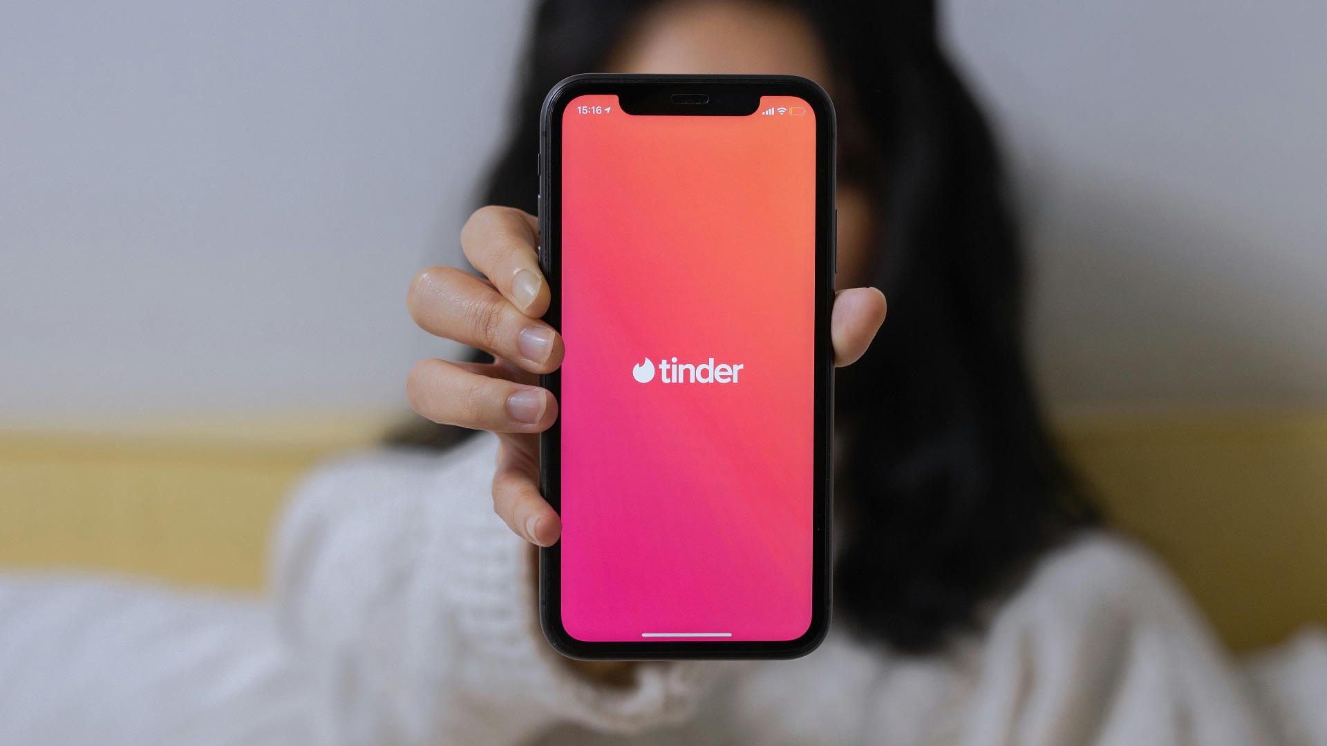 10 façons dont les rencontres en ligne peuvent sembler accablantes et 10 conseils pour vous aider à vous adapter