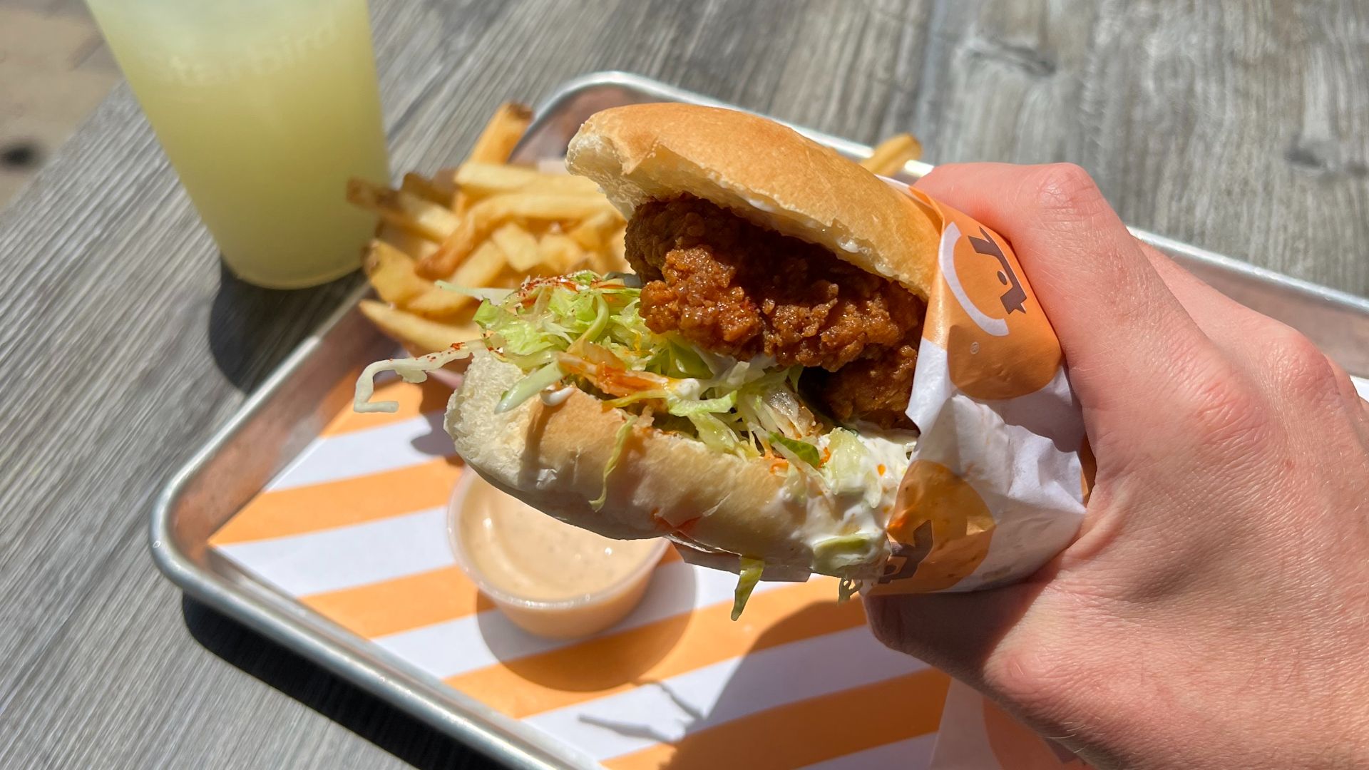 12. Le sandwich au poulet épicé de Nashville
