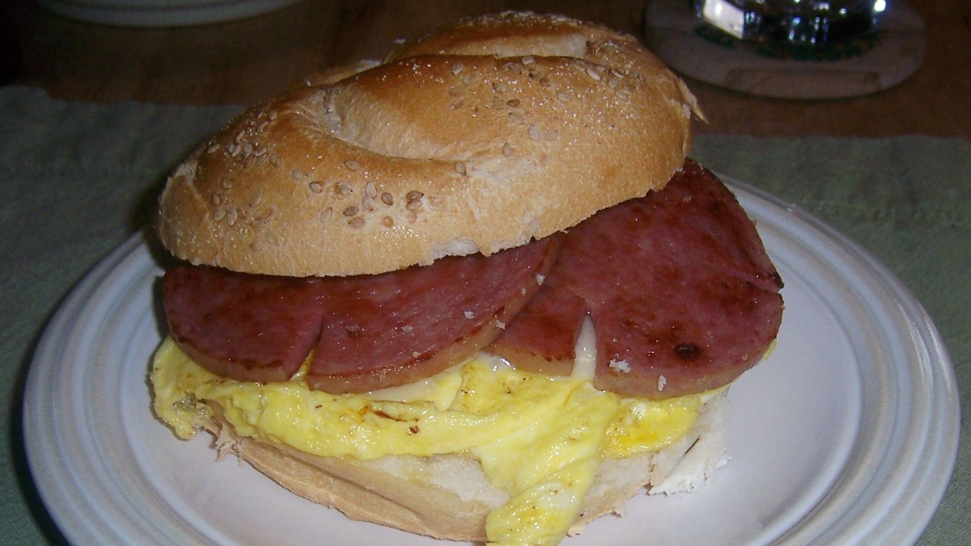 19. Le sandwich au porc, œuf et fromage du New Jersey