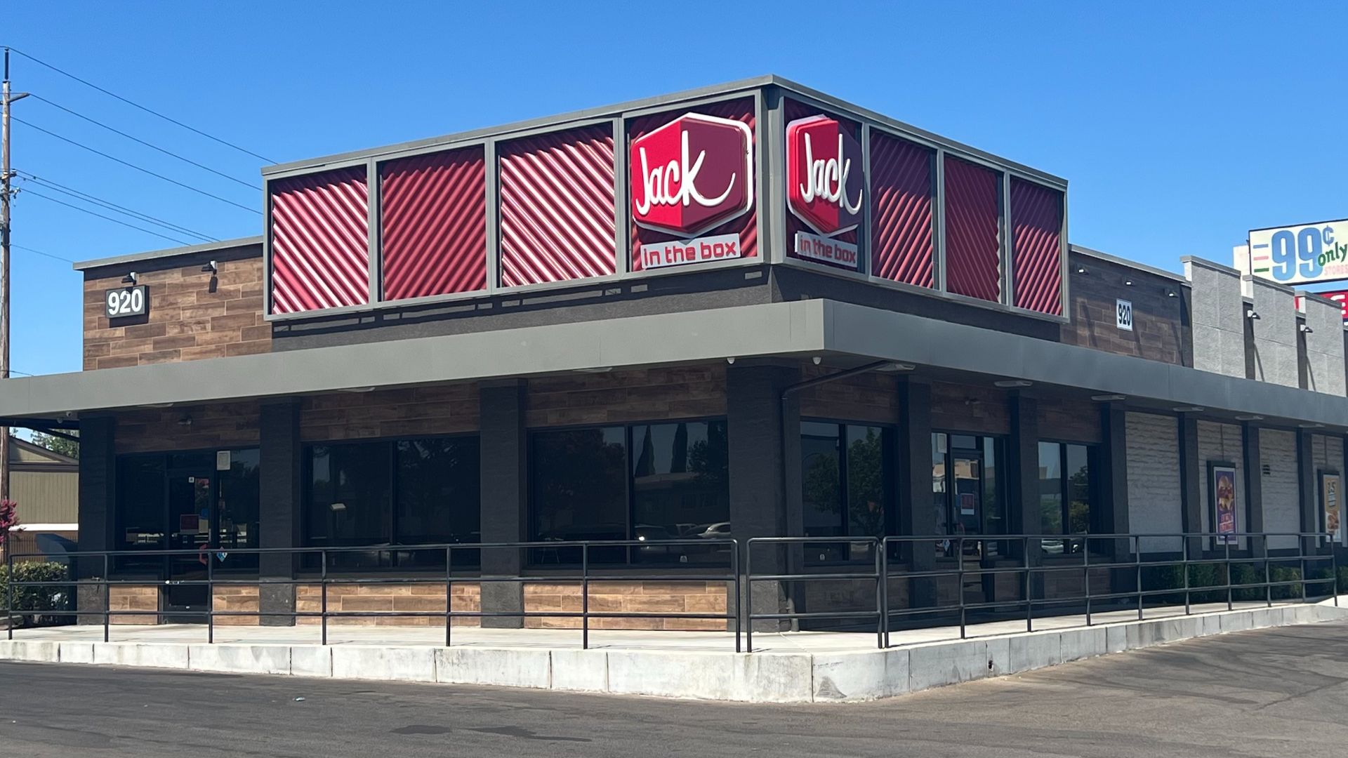 20. Grand milk-shake à la fraise avec crème fouettée de Jack in the Box 