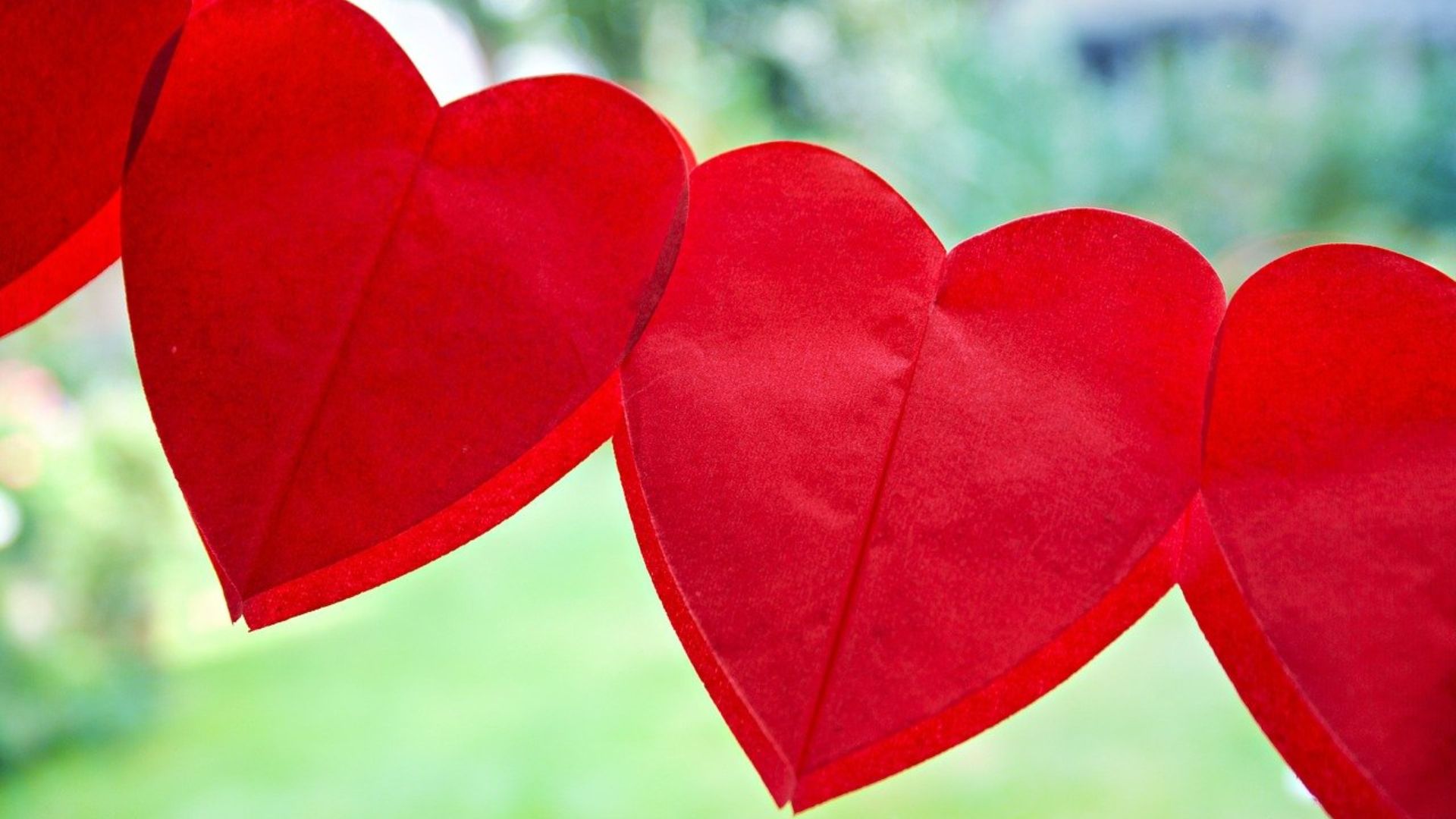 7. Les cartes de Saint-Valentin en papier dentelle