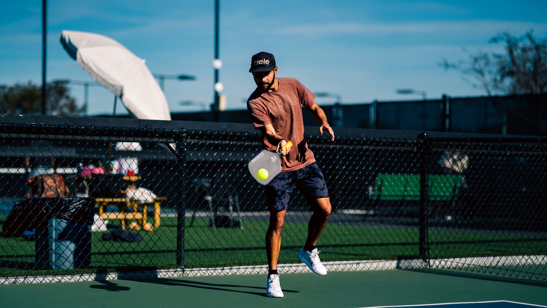 9. Jouez au tennis ou au pickleball