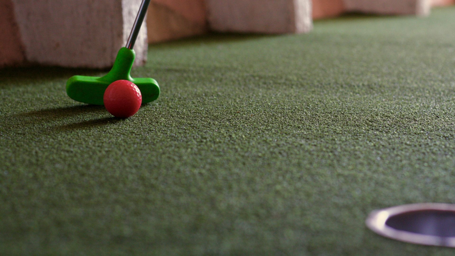 16. Faites une partie de mini-golf