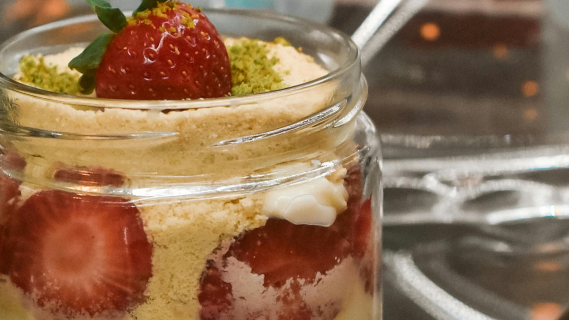 9. Petits pots de fraises à la crème