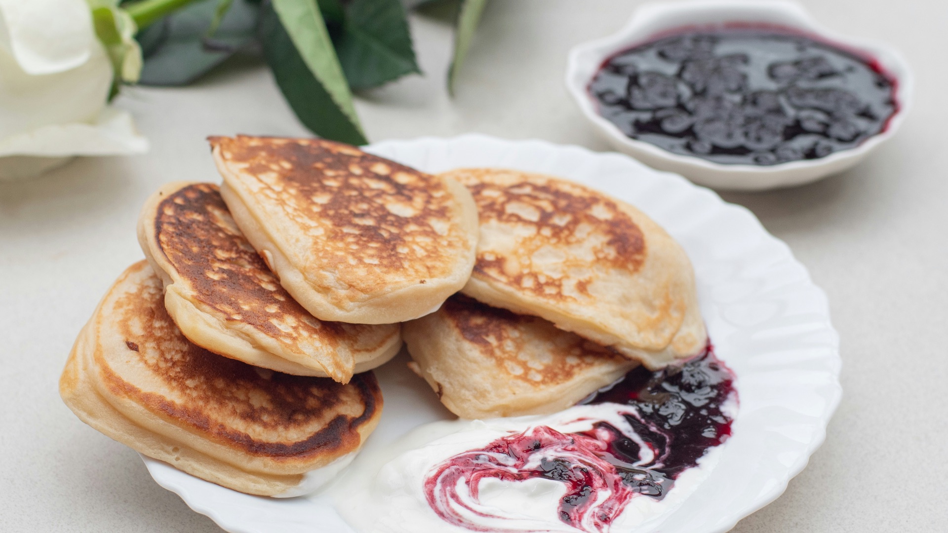 12. Crêpes en forme de cœur avec sirop aux baies
