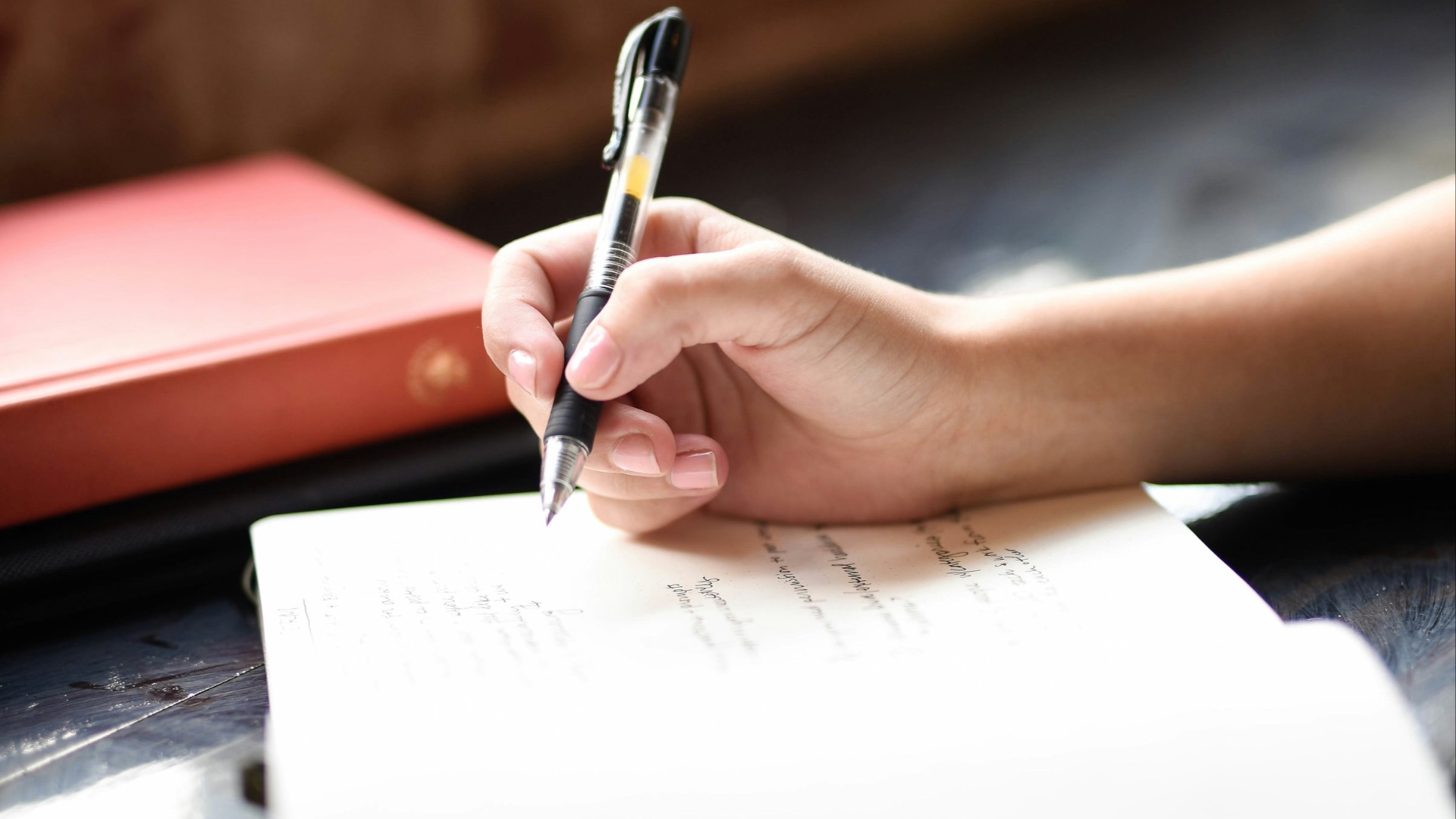 15. Essayez un nouveau café et tenez un journal