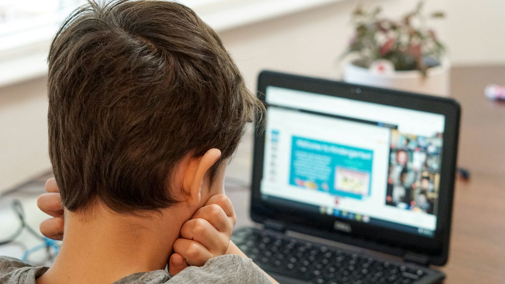 5. Des adultes qui donnent l'exemple en adoptant des habitudes numériques sereines