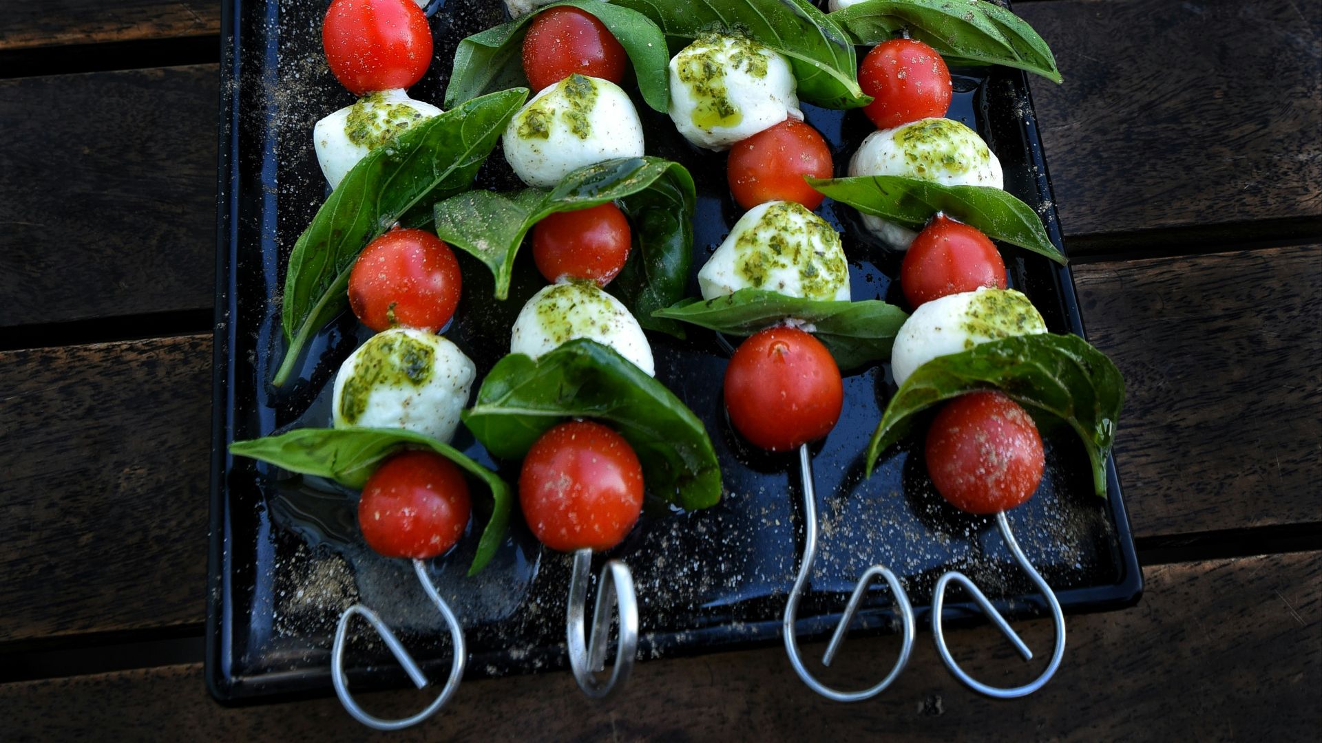 4. Brochettes caprese