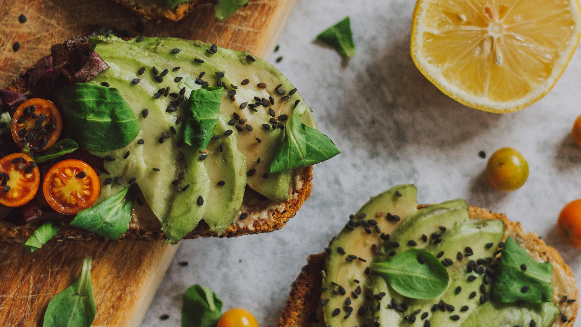 17. Toast à l'avocat et aux haricots noirs