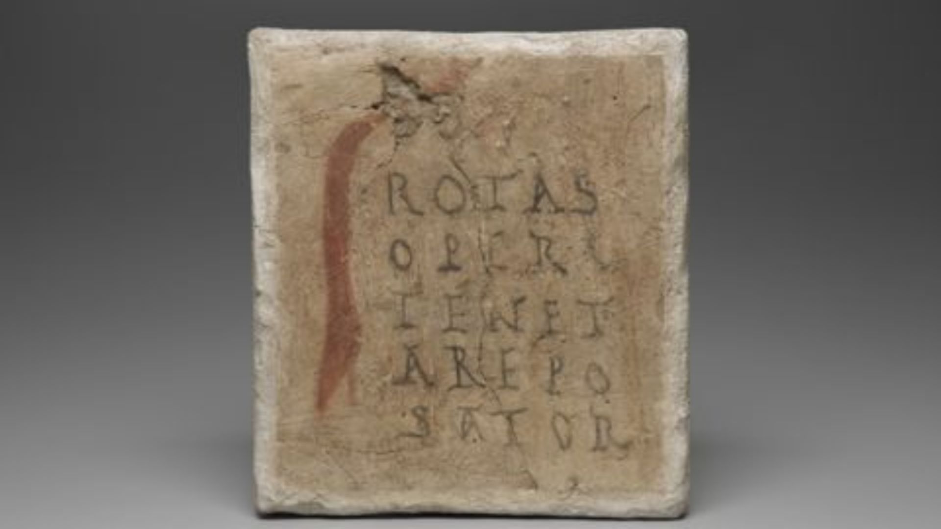 13. Les objets portant l'inscription du carré sacré