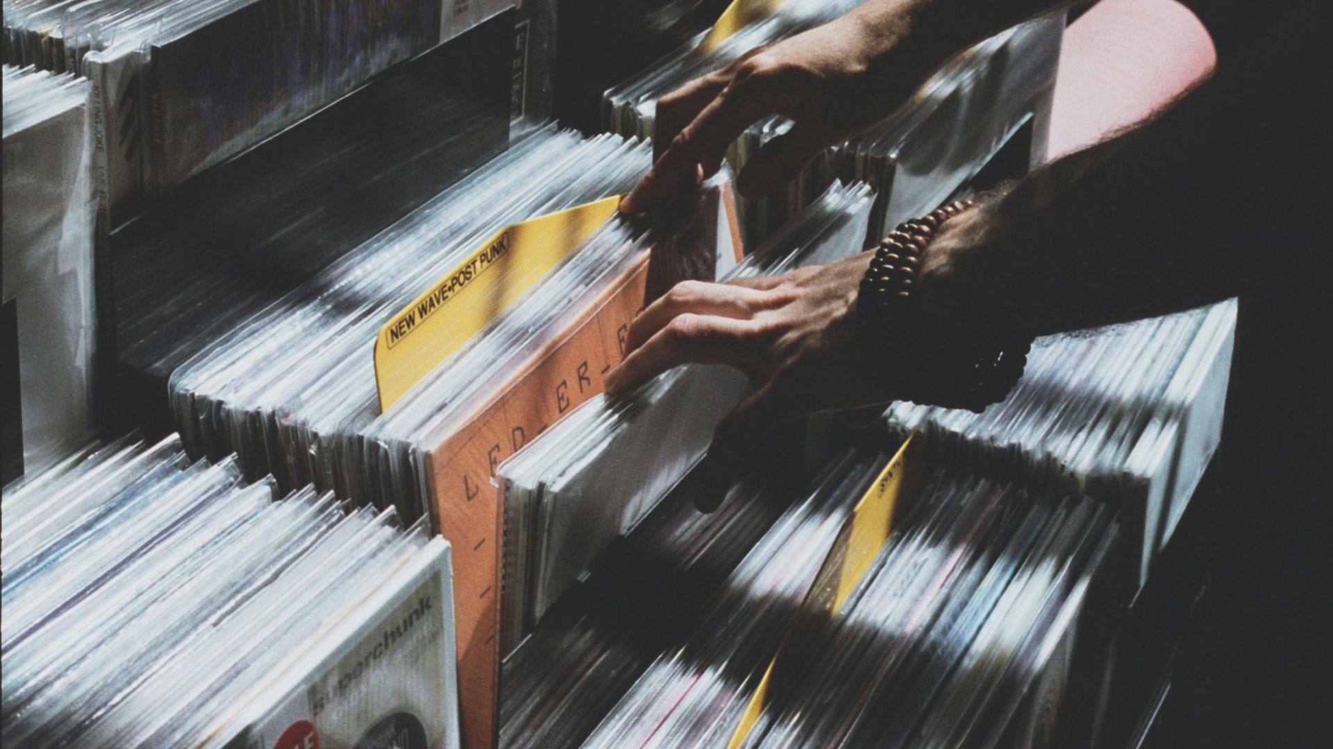 10. Se moquer de leurs goûts musicaux, télévisuels ou cinématographiques