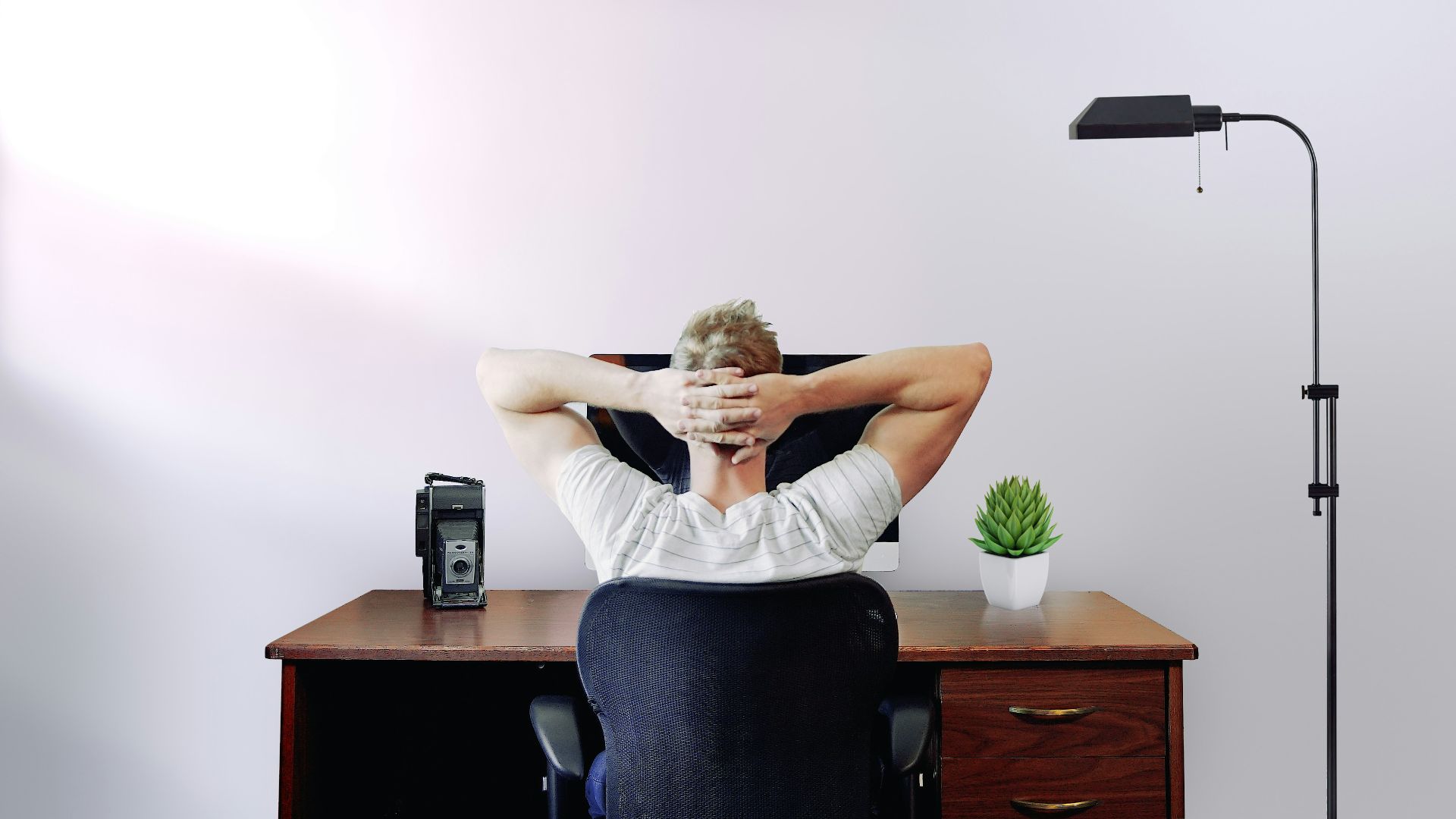 10 habitudes au bureau qui nuisent à votre posture et 10 façons d’y remédier
