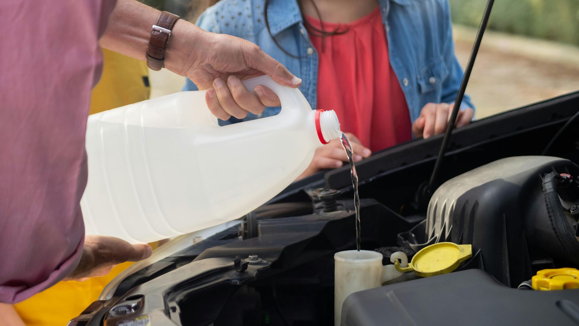 11. Maintenez le niveau du liquide lave-glace à son maximum.