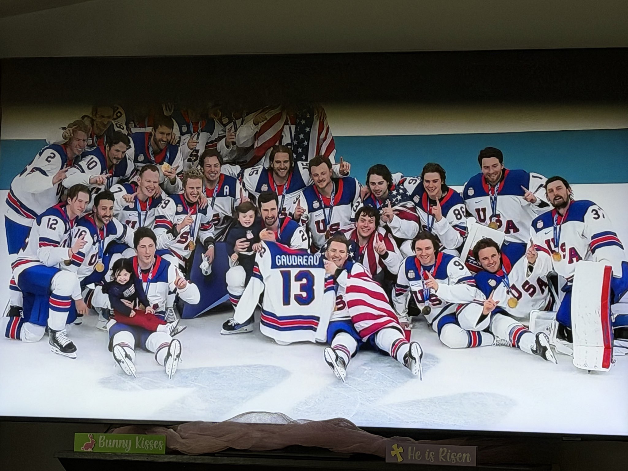 Johnny Gaudreau: his children in the photo, a jersey, and songs in his honor