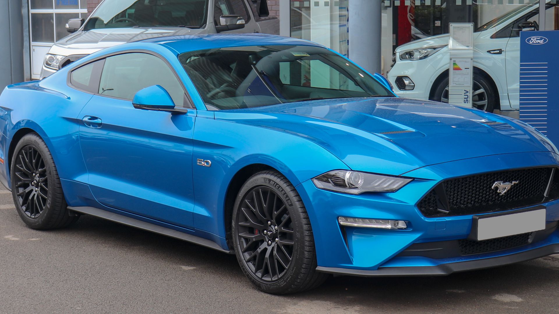 14. Ford Mustang (classique et moderne)