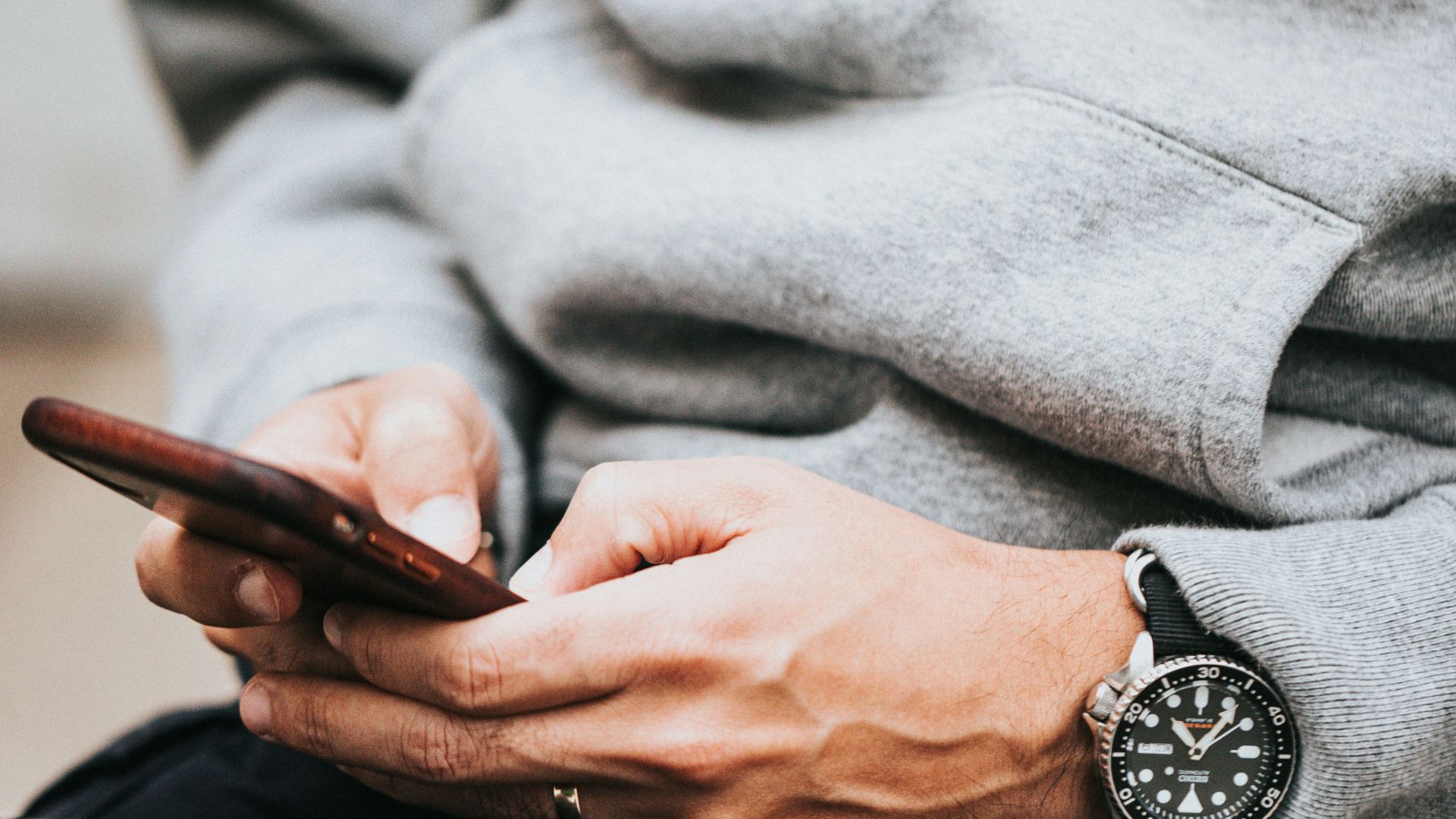 8. Surcharge des réseaux sociaux