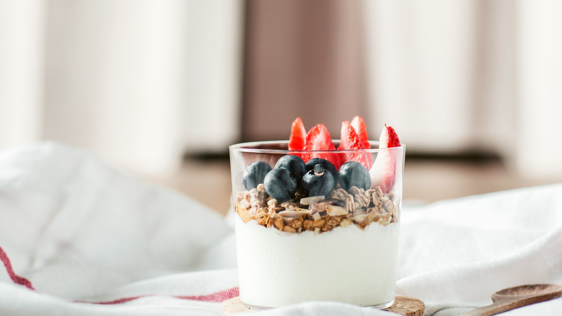 3. Bol de yogourt grec avec granola