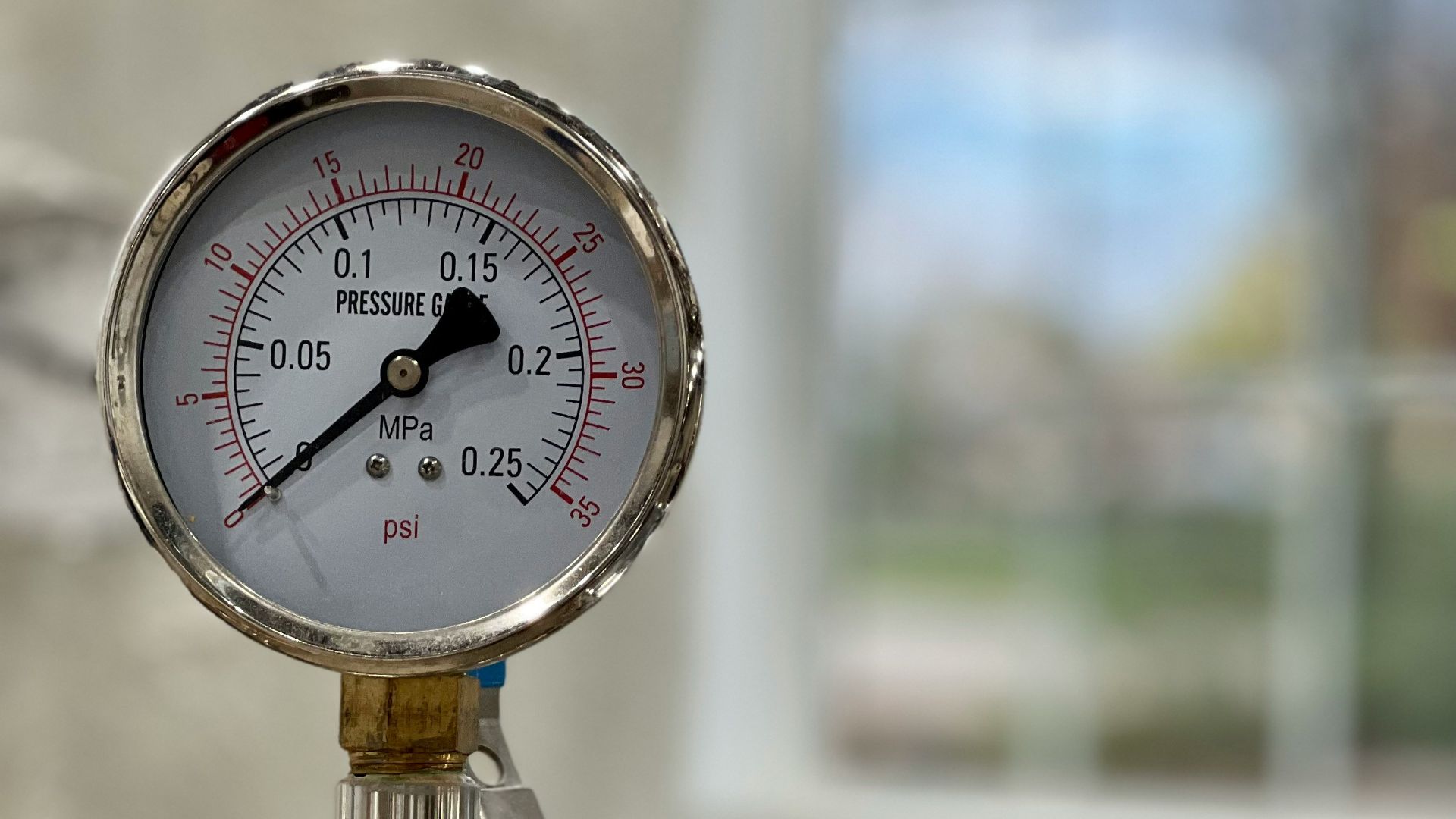 8. Avertissements relatifs à la pression des pneus