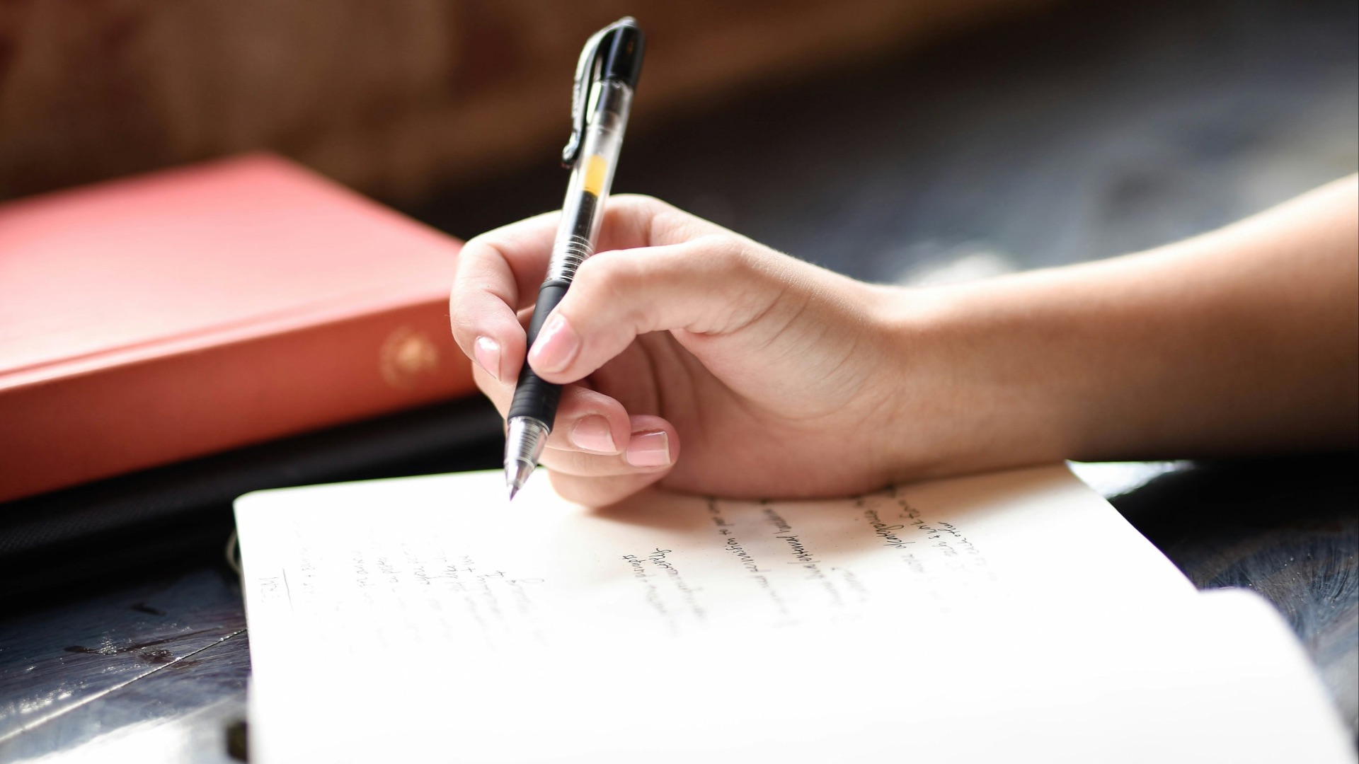 2. Écrivez trois choses que vous attendez avec impatience.